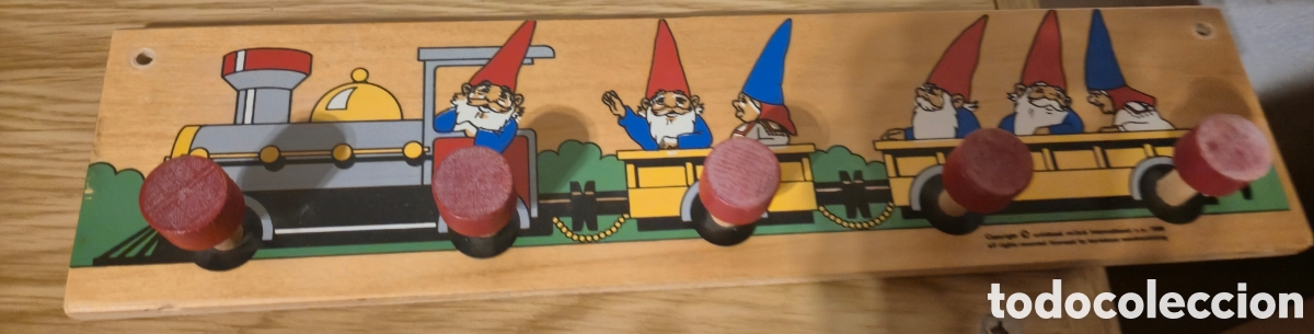 Juguetes antiguos y juegos de colecci&oacute;n: Antiguo perchero de madera original de David El gnomo. A&ntilde;os 80 &Eacute;poca Master, Motu, Gijie, Mosqueperr