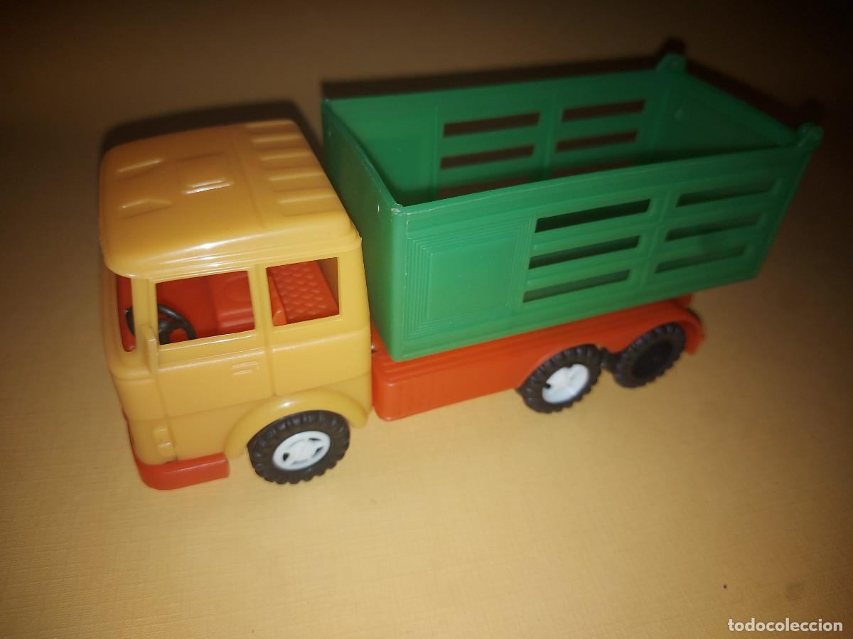 Juguetes antiguos y juegos de colecci&oacute;n: CAMION transporte DE PLASTICO