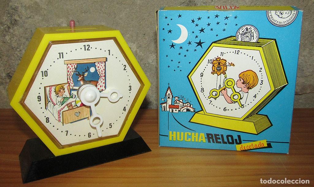 Juguetes antiguos y juegos de colecci&oacute;n: ANTIGUA HUCHA RELOJ DECORADA DE VILPA - NUEVA Y EN SU CAJA ORIGINAL - A&Ntilde;OS 60/70.