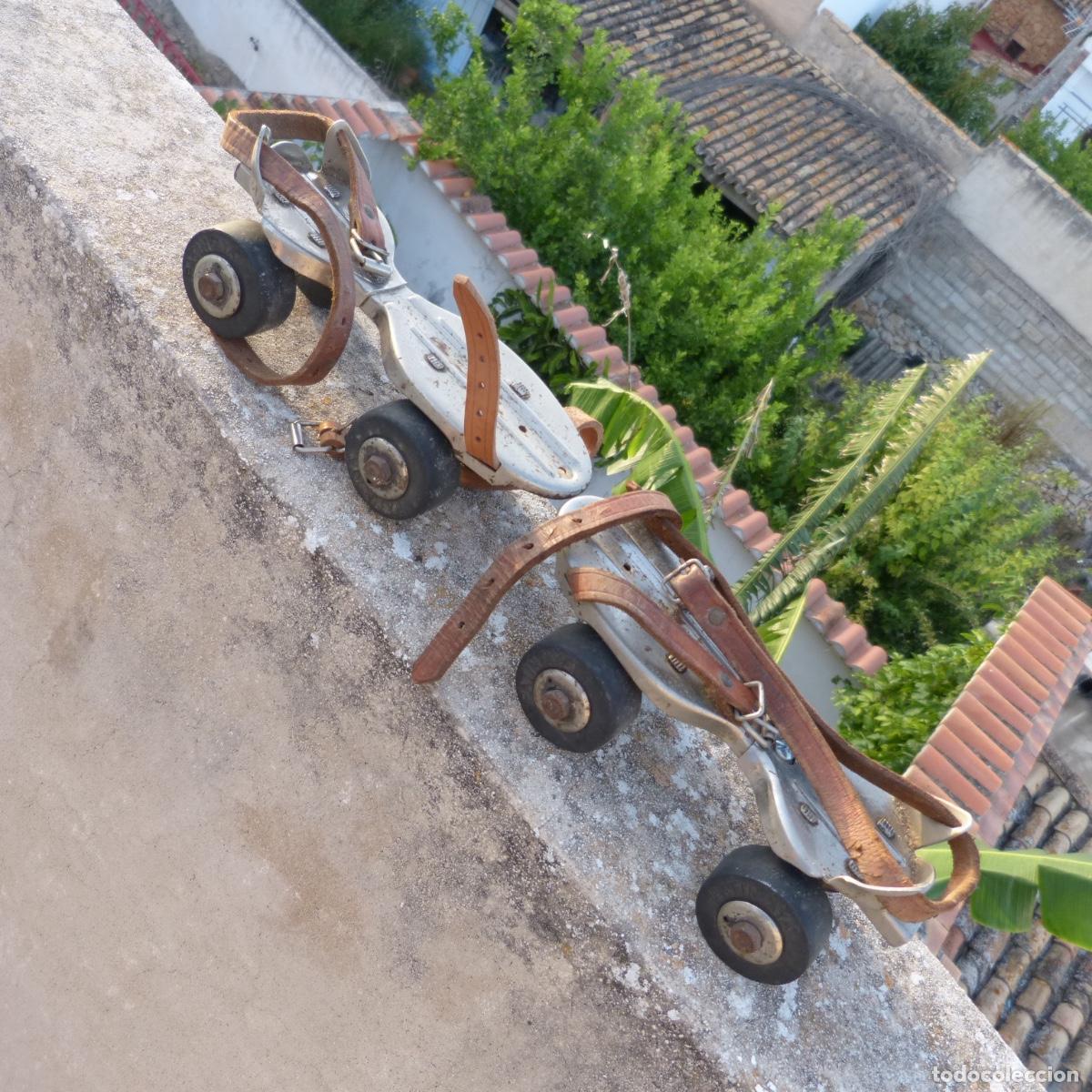 Juguetes antiguos y juegos de colecci&oacute;n: Antiguos patines regulables, marca patin aya, veloz, correas de cuero, tornillo central cambiado.