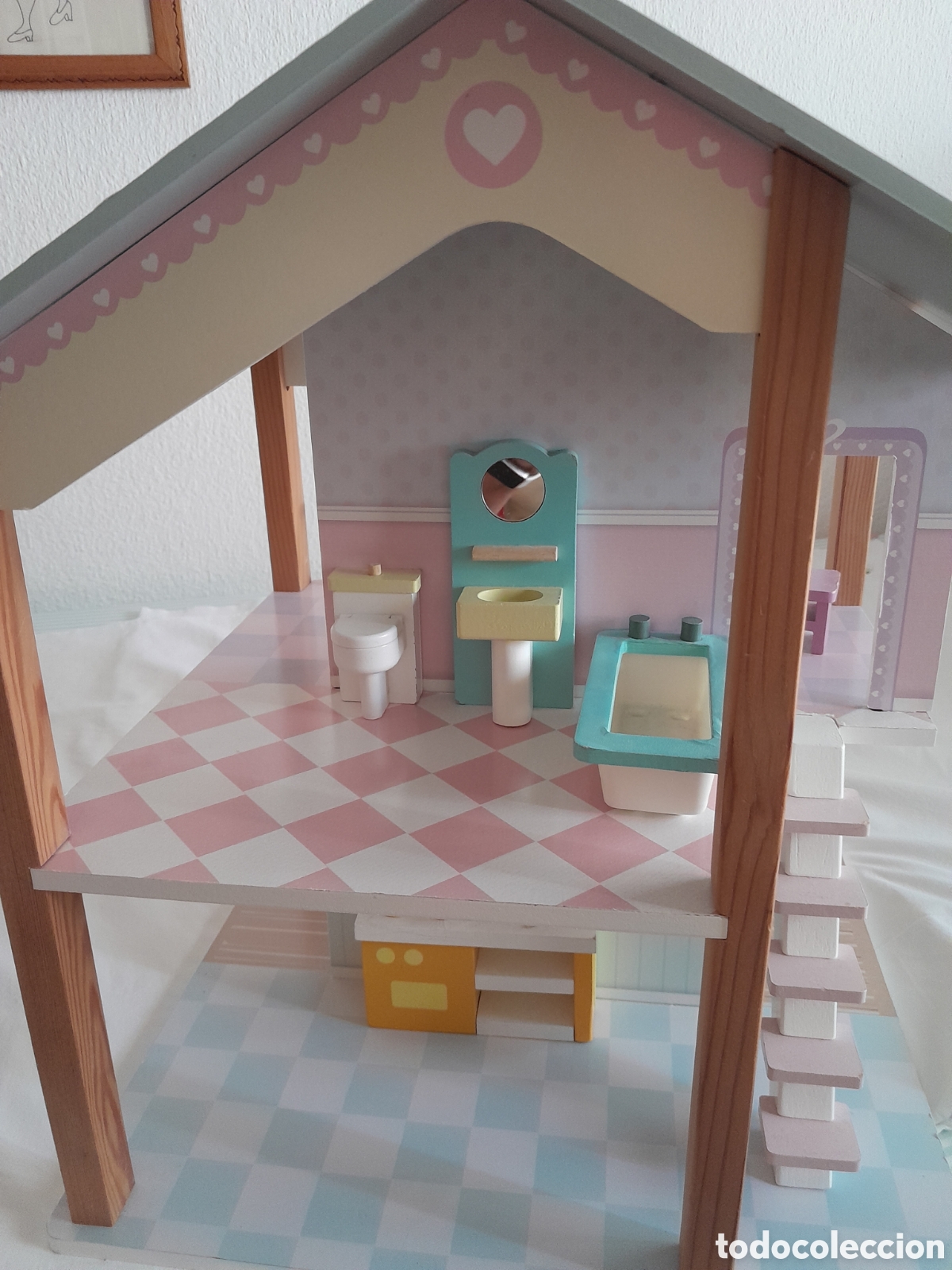Juguetes antiguos y juegos de colecci&oacute;n: Casa de mu&ntilde;ecas grande de madera