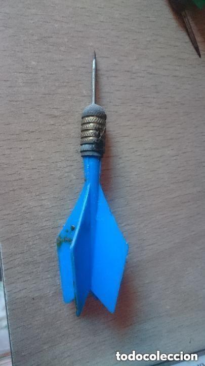Juguetes antiguos y juegos de colecci&oacute;n: DARDO ANTIGUO AZUL A&Ntilde;OS 80 -TAMA&Ntilde;O PEQUE&Ntilde;O -tiene unos defectos- MIRAR FOTO