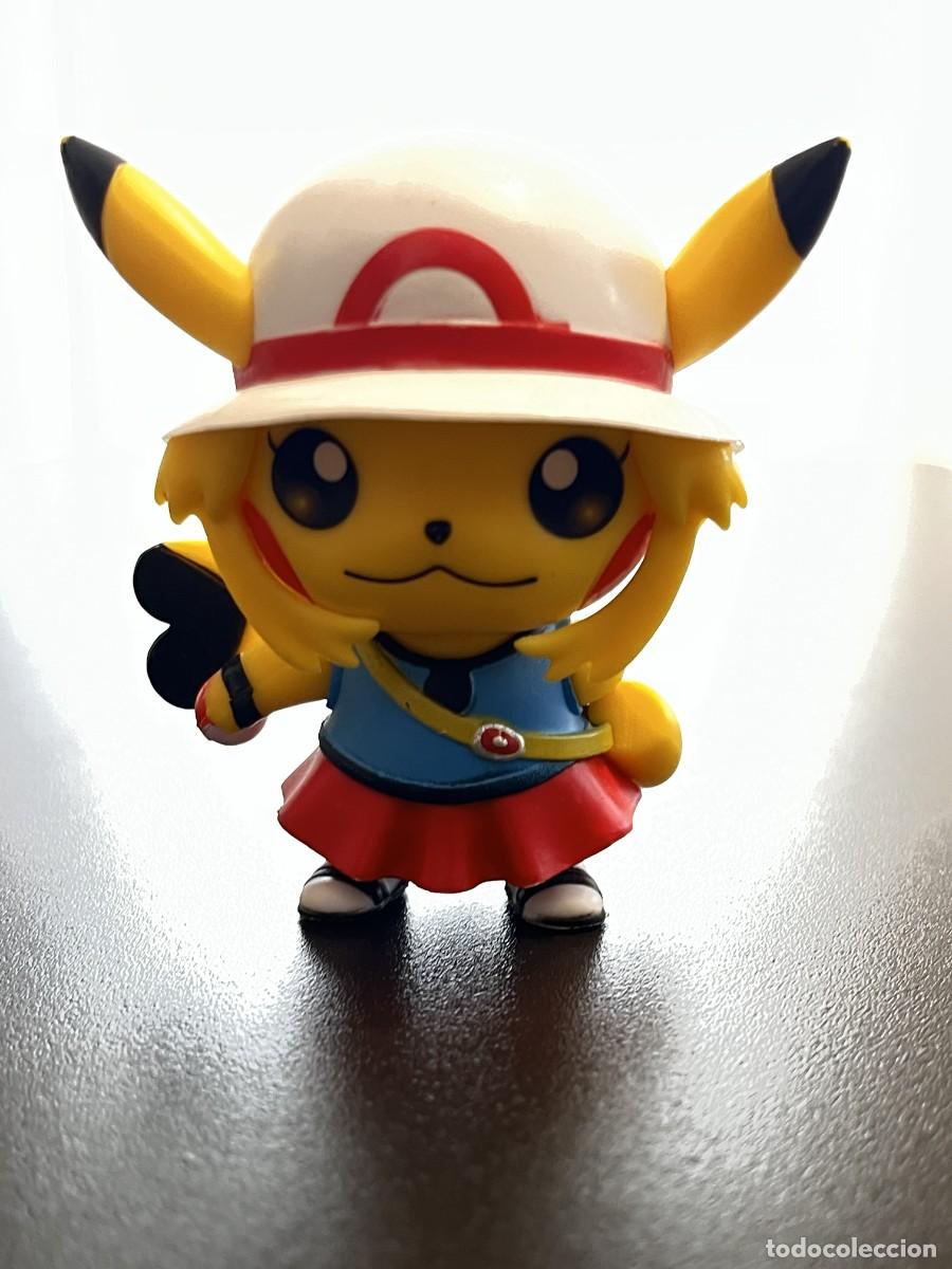 Juguetes antiguos y juegos de colecci&oacute;n: Figura Pikachu Cosplay Leaf Pok&eacute;mon