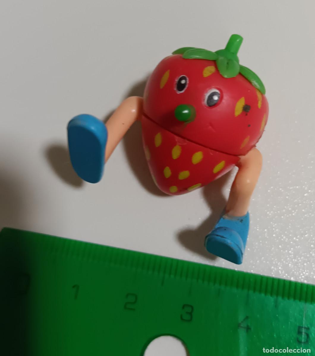 Juguetes antiguos y juegos de colecci&oacute;n: fruta andante mu&ntilde;eco goma pvc fruiti promocional frutita animado onken freson fresa fresita