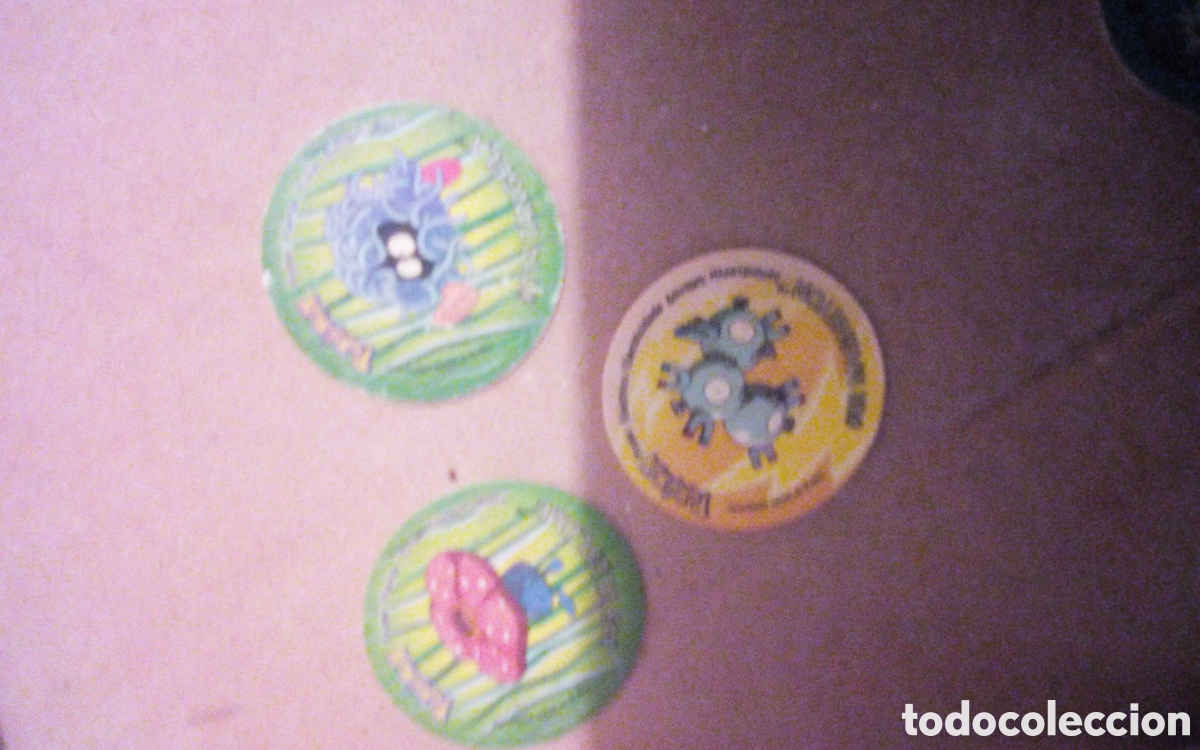 Juguetes antiguos y juegos de colecci&oacute;n: 3 Tazo 2, Pok&eacute;mon, 82 Magneton, 114 Tangela, 45 Vileplume. TM & &copy; 2000 Nintendo.