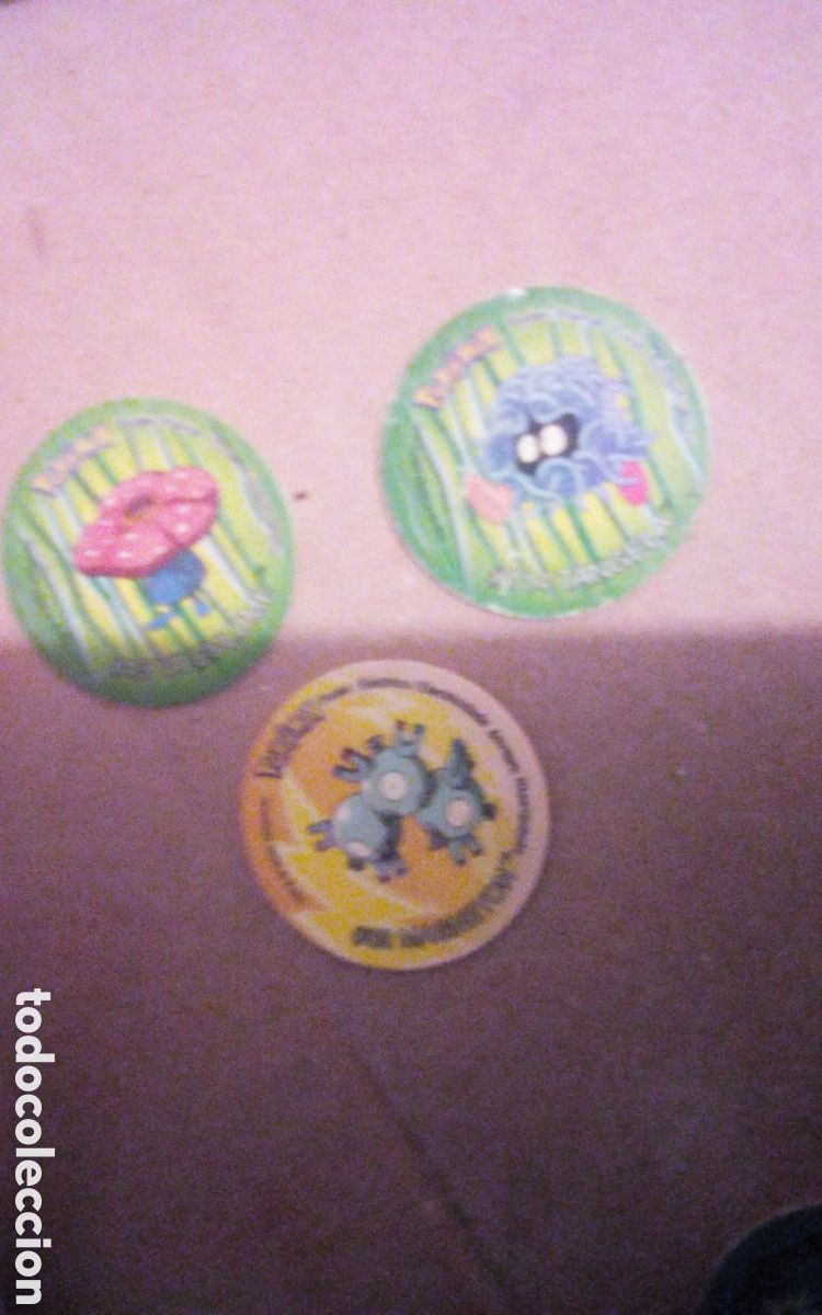 Juguetes antiguos y juegos de colecci&oacute;n: 3 Tazo 2, Pok&eacute;mon, 82 Magneton, 114 Tangela, 45 Vileplume. TM & &copy; 2000 Nintendo.