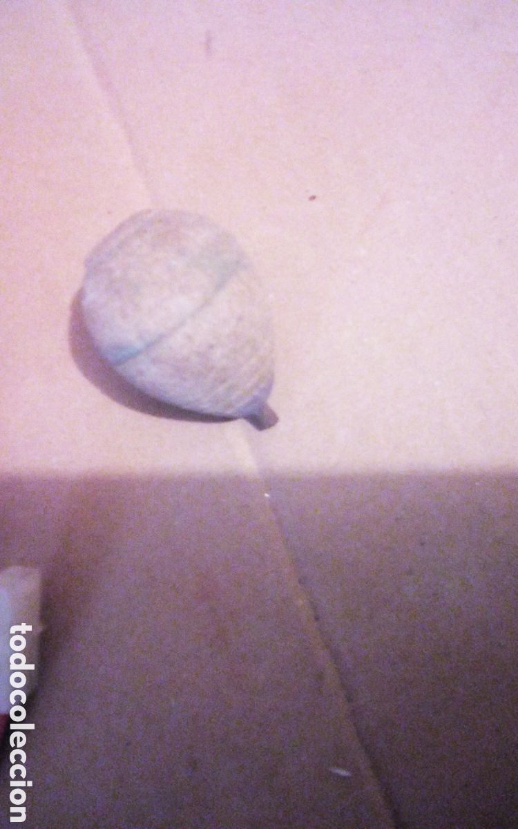 Juguetes antiguos y juegos de colecci&oacute;n: Muy antiguo chompo, trompo, peonza de madera, mide 5 cm. A&ntilde;os 60s/70s. Usado.