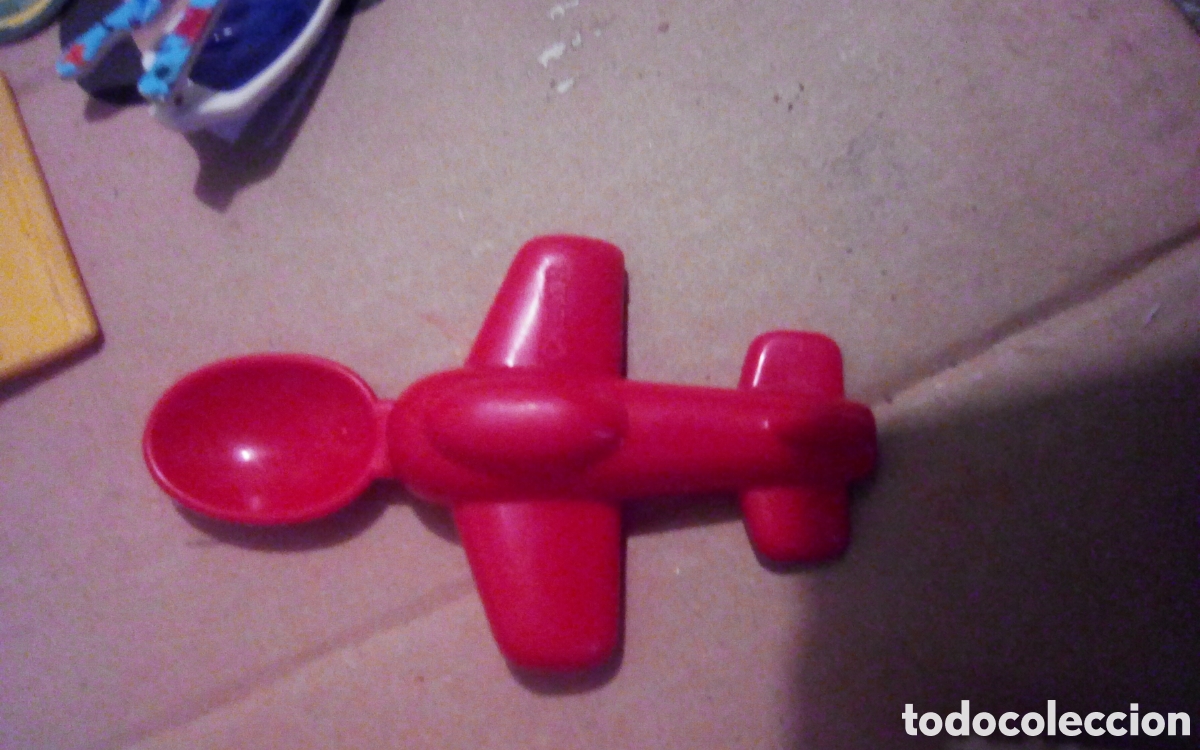 Juguetes antiguos y juegos de colecci&oacute;n: Cuchara infantil bebe, forma avi&oacute;n. P y M Crecer. Pl&aacute;stico, mide 13 cm.