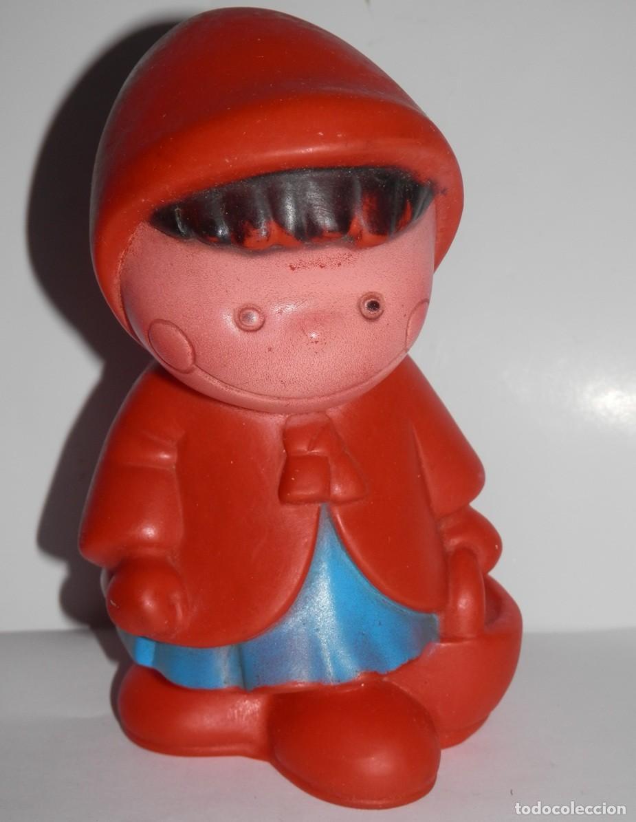 Juguetes antiguos y juegos de colecci&oacute;n: MU&Ntilde;ECO DE GOMA CAPERUCITA ROJA