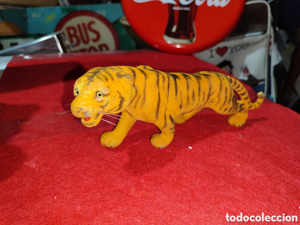 Juguetes antiguos y juegos de colecci&oacute;n: Curioso tigre de bengala de pl&aacute;stico inflado forrado de terciopelo tama&ntilde;o BIG JIM GEYPERMAN o simila