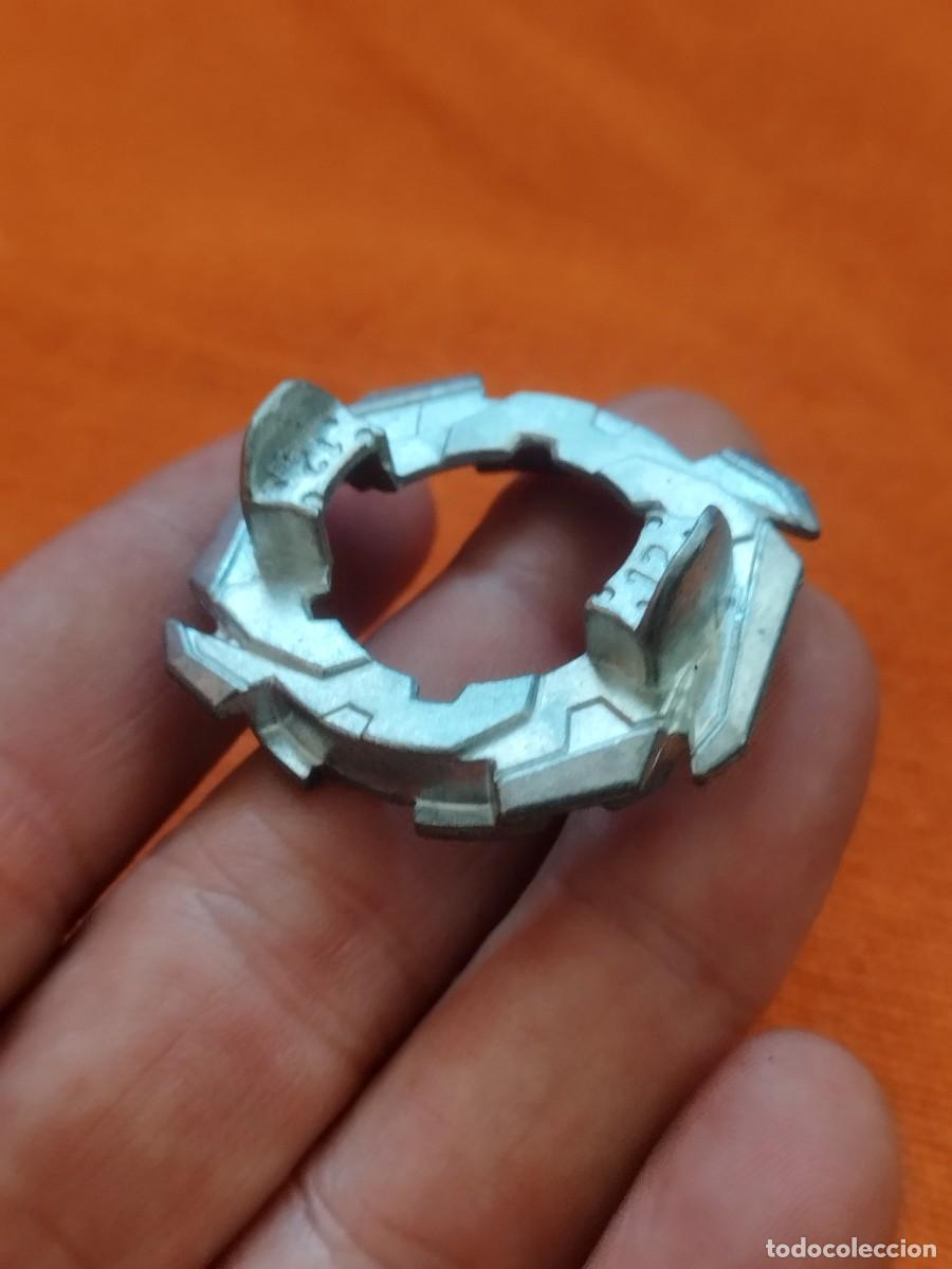 Giocattoli antichi e Giochi di collezione: disco met&aacute;lico 12 (Forge Disc 12) de la l&iacute;nea Beyblade Burst.