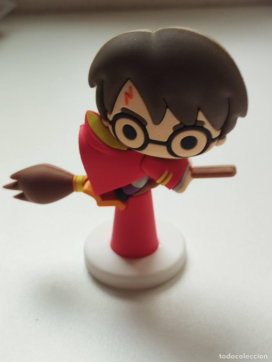 Juguetes antiguos y juegos de colecci&oacute;n: HARRY POTTER MINI FIGURA CAPA ROJA- TM & C WARNER BROS ENT ( S24 )