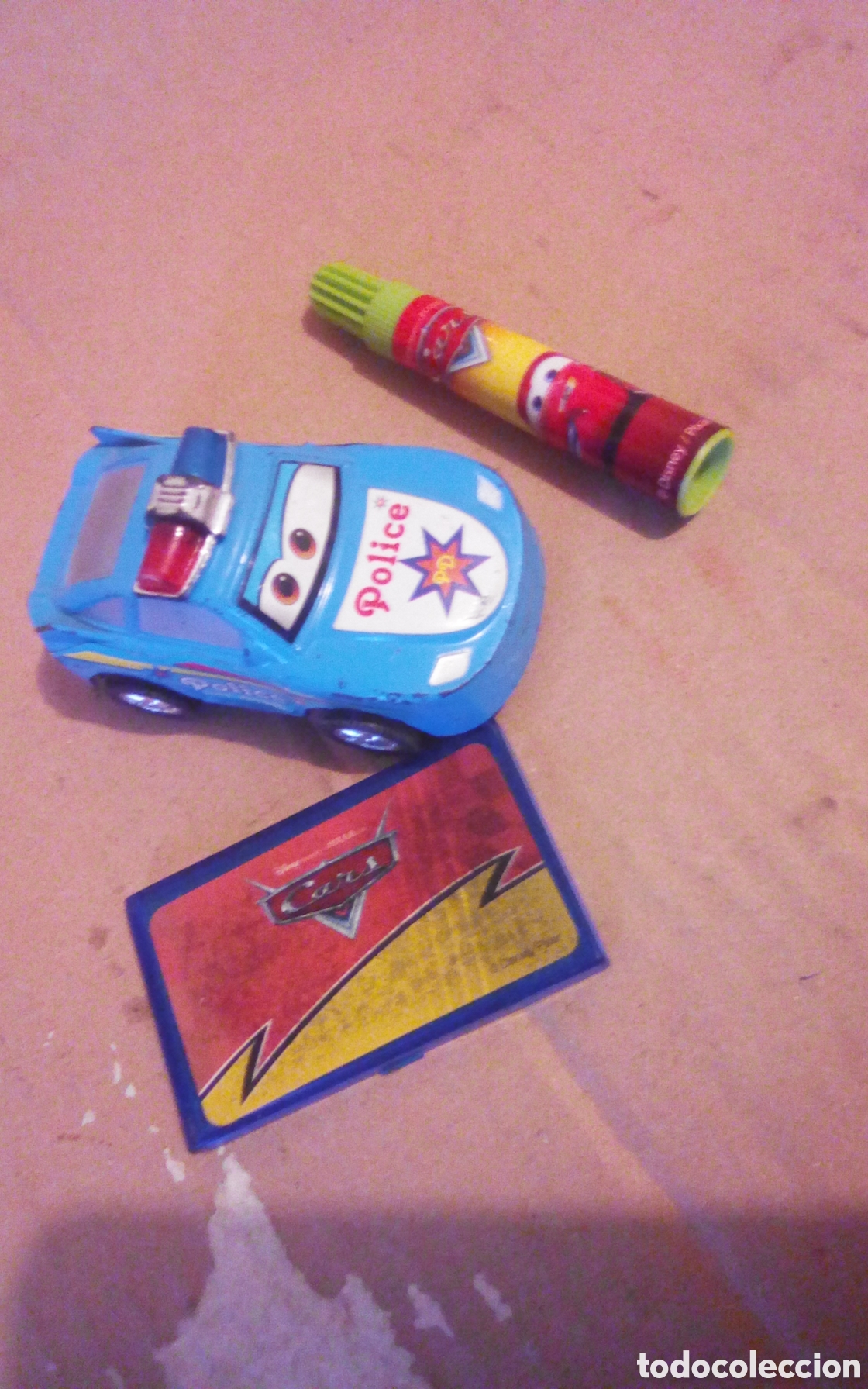 Juguetes antiguos y juegos de colecci&oacute;n: Cars. Rayo McQueen, placa y marcador verde.