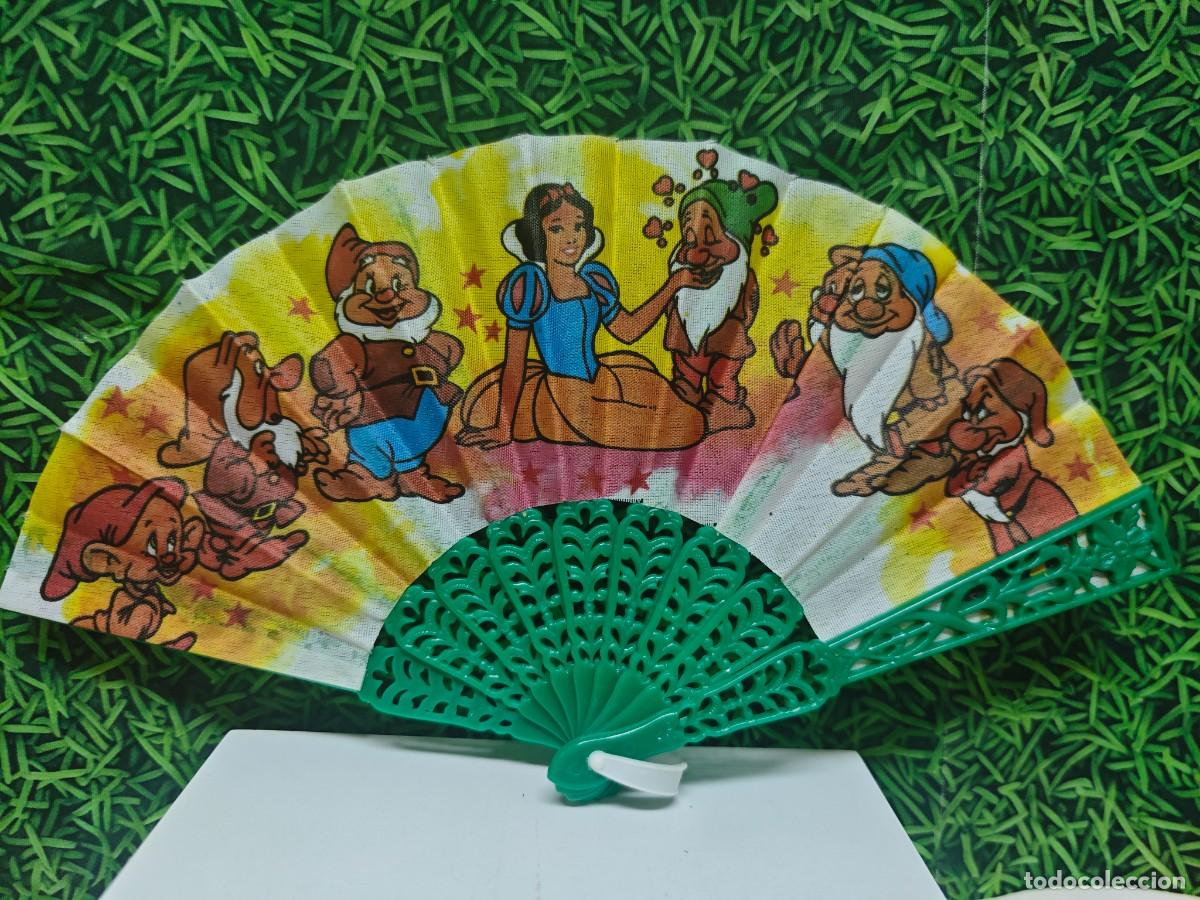 Juguetes antiguos y juegos de colecci&oacute;n: ABANICO INFANTIL DE TELA Y PLASTICO A&Ntilde;OS 70 BLANCANIEVES Y LOS 7 ENANITOS