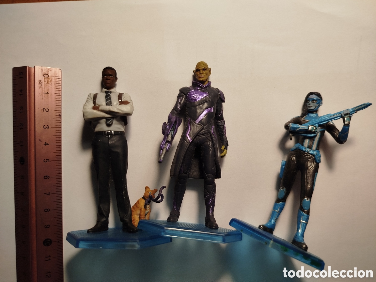 Juguetes antiguos y juegos de colecci&oacute;n: Tres figuras Marvel con peana