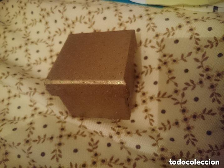 Juguetes antiguos y juegos de colecci&oacute;n: CAJITA PEQUE&Ntilde;A IDEAL PARA GUARDAR ANILLOS -CON ARBOLITOS DECORACION NAVIDAD DENTRO