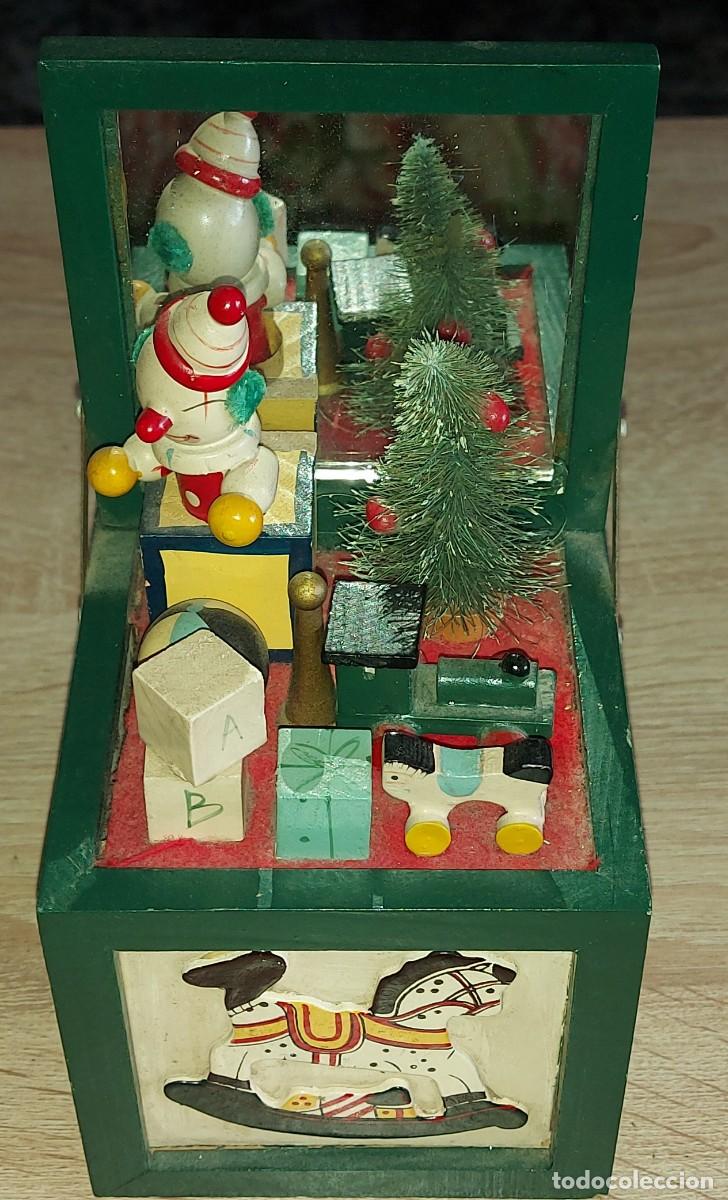 Juguetes antiguos y juegos de colecci&oacute;n: 2 vintage musical en caja de madera movimiento y espejo motivos juguetes