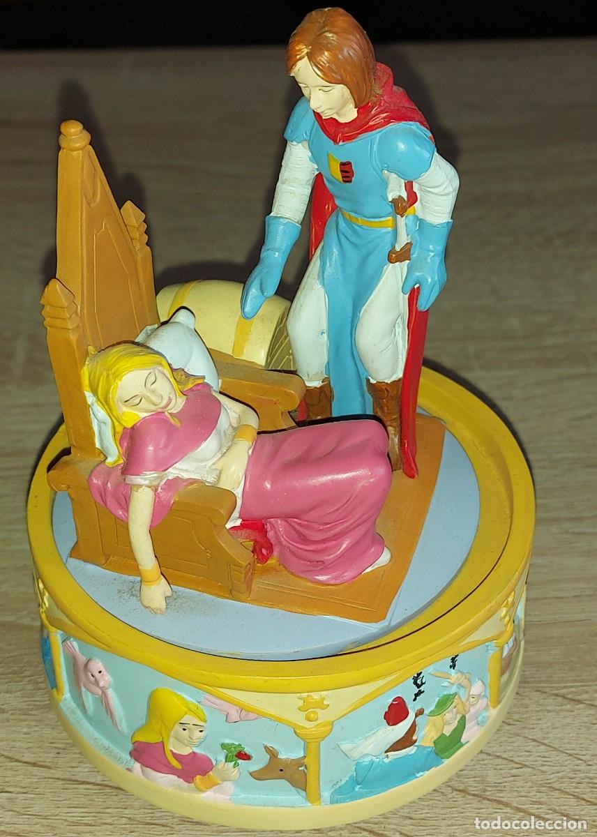 Juguetes antiguos y juegos de colecci&oacute;n: Carrusel musical PRINCIPE VALIENTE DISNEY