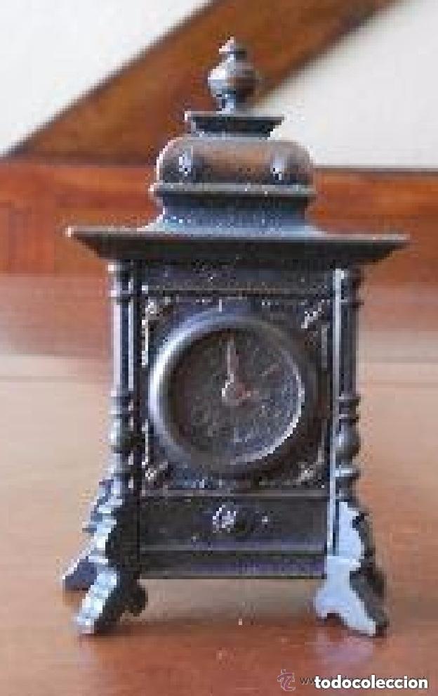 Juguetes antiguos y juegos de colecci&oacute;n: RELOJ MODELO ANTIGUO EN METAL - SACAPUNTAS DE JUGUETES MB MARTI -A&Ntilde;OS 80
