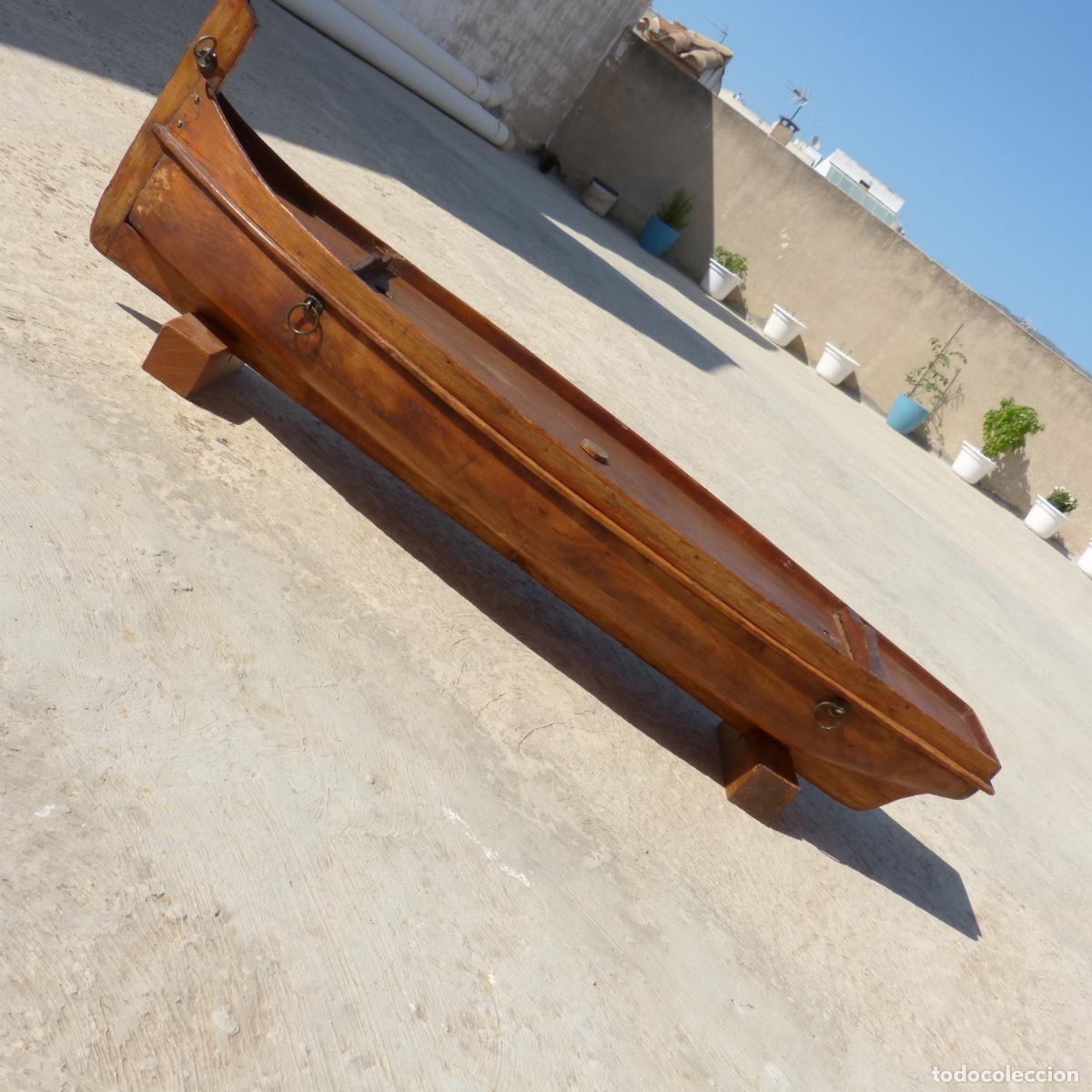 Juguetes antiguos y juegos de colecci&oacute;n: Antigua maqueta de barca de madera. 88cm, 3500gr.