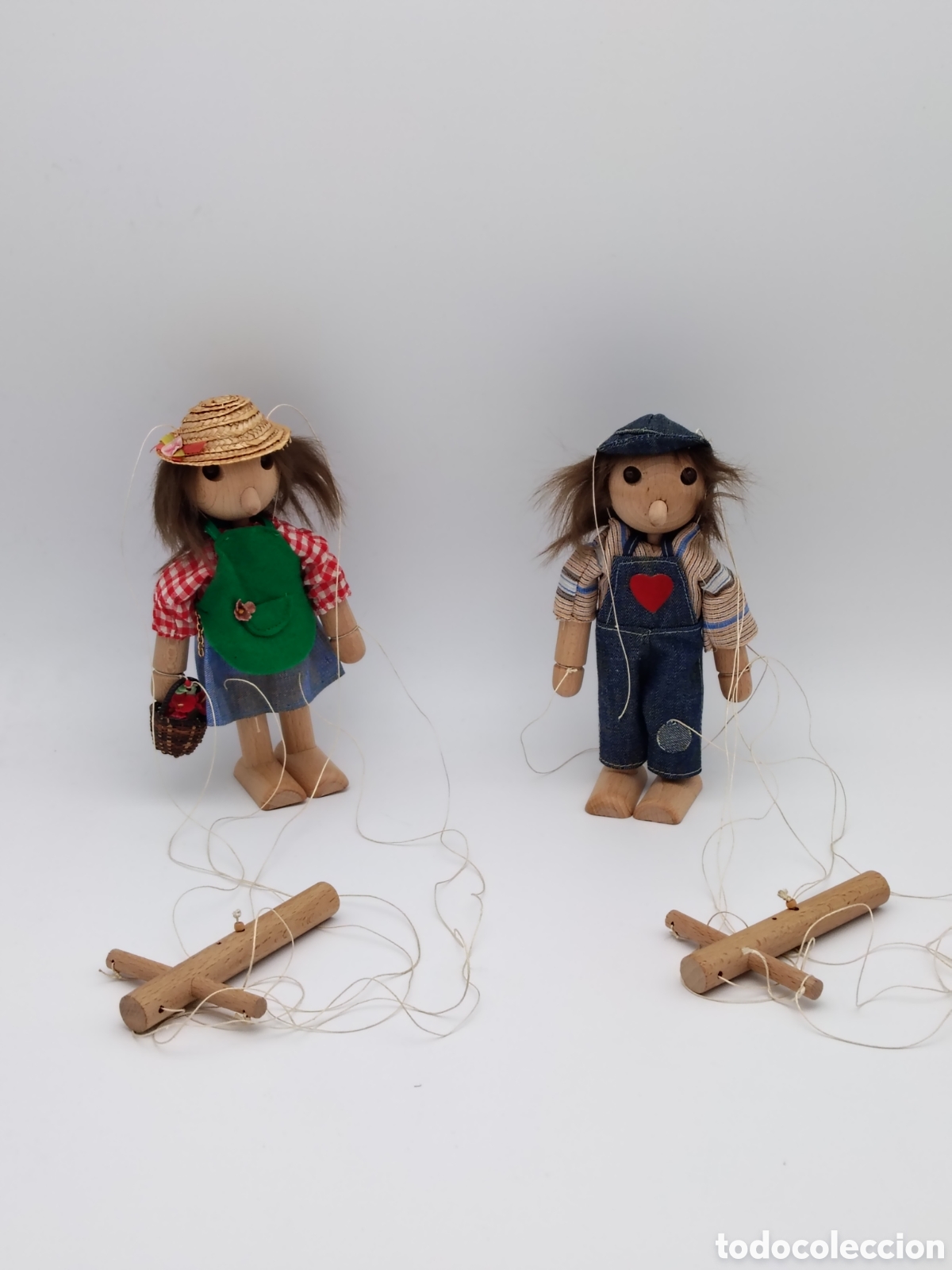 Juguetes antiguos y juegos de colecci&oacute;n: Dos marionetas de madera a&ntilde;os 80.