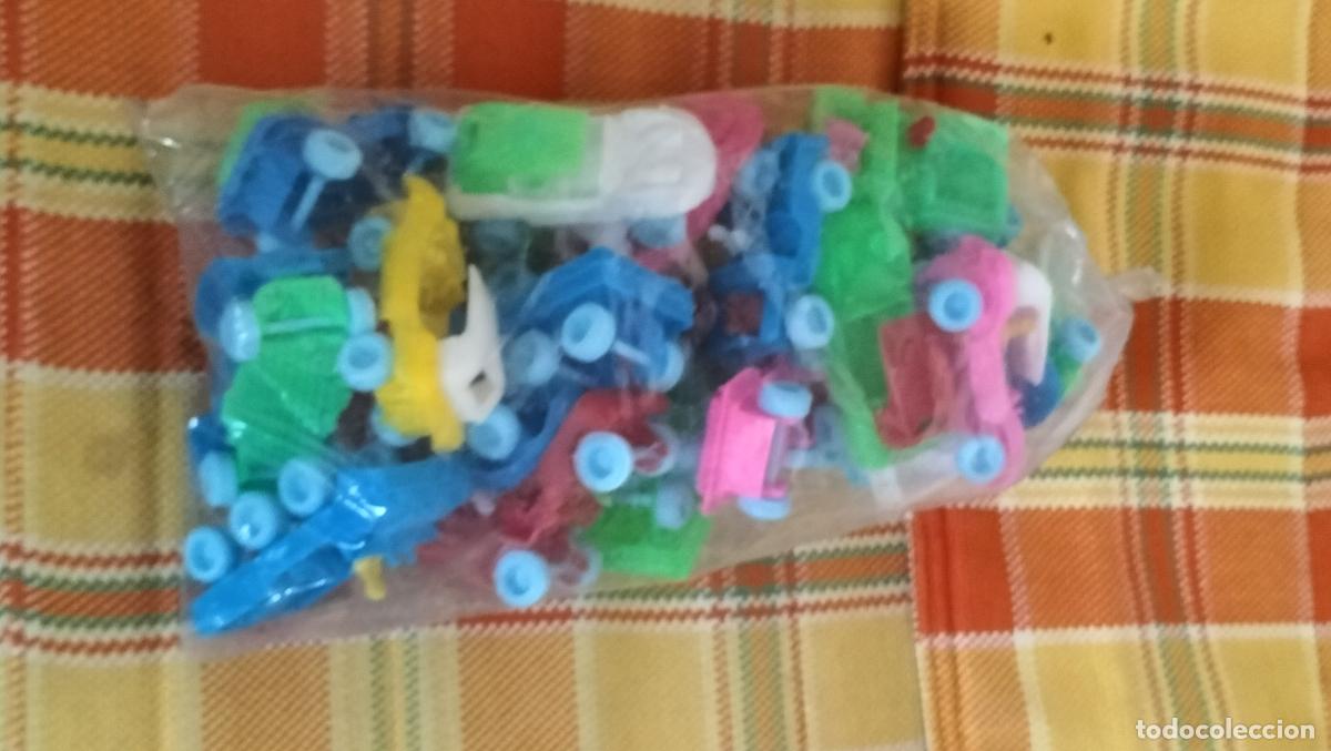 Juguetes antiguos y juegos de colecci&oacute;n: ANTIGUA BOLSA CON COCHES DE KIOSKO
