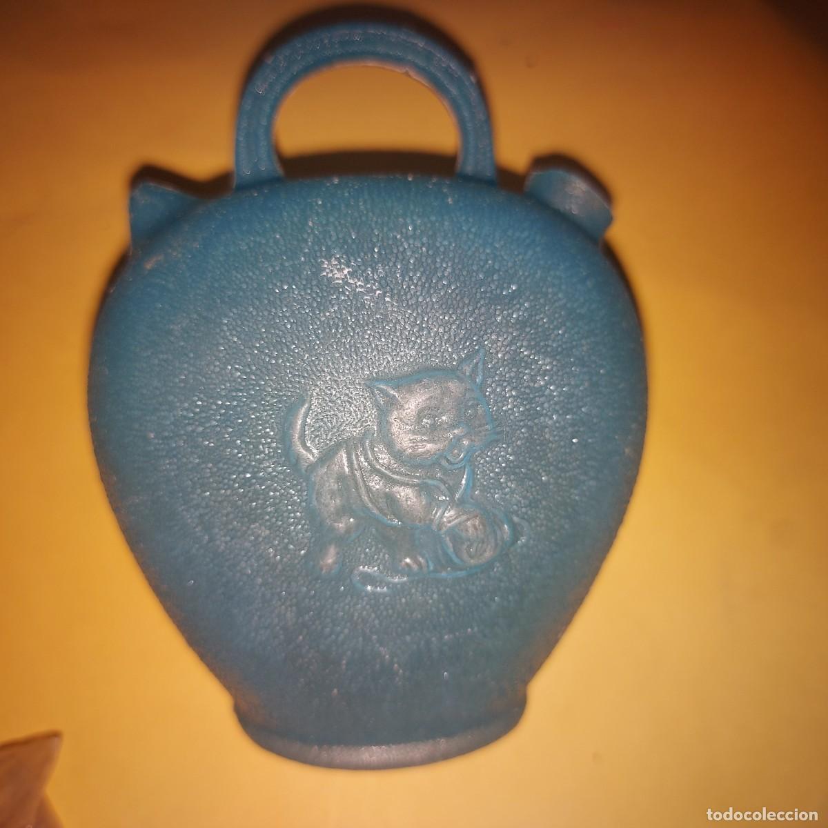 Juguetes antiguos y juegos de colecci&oacute;n: BOTIJO DE PLASTICO CON FIGURA DE RELIEVE