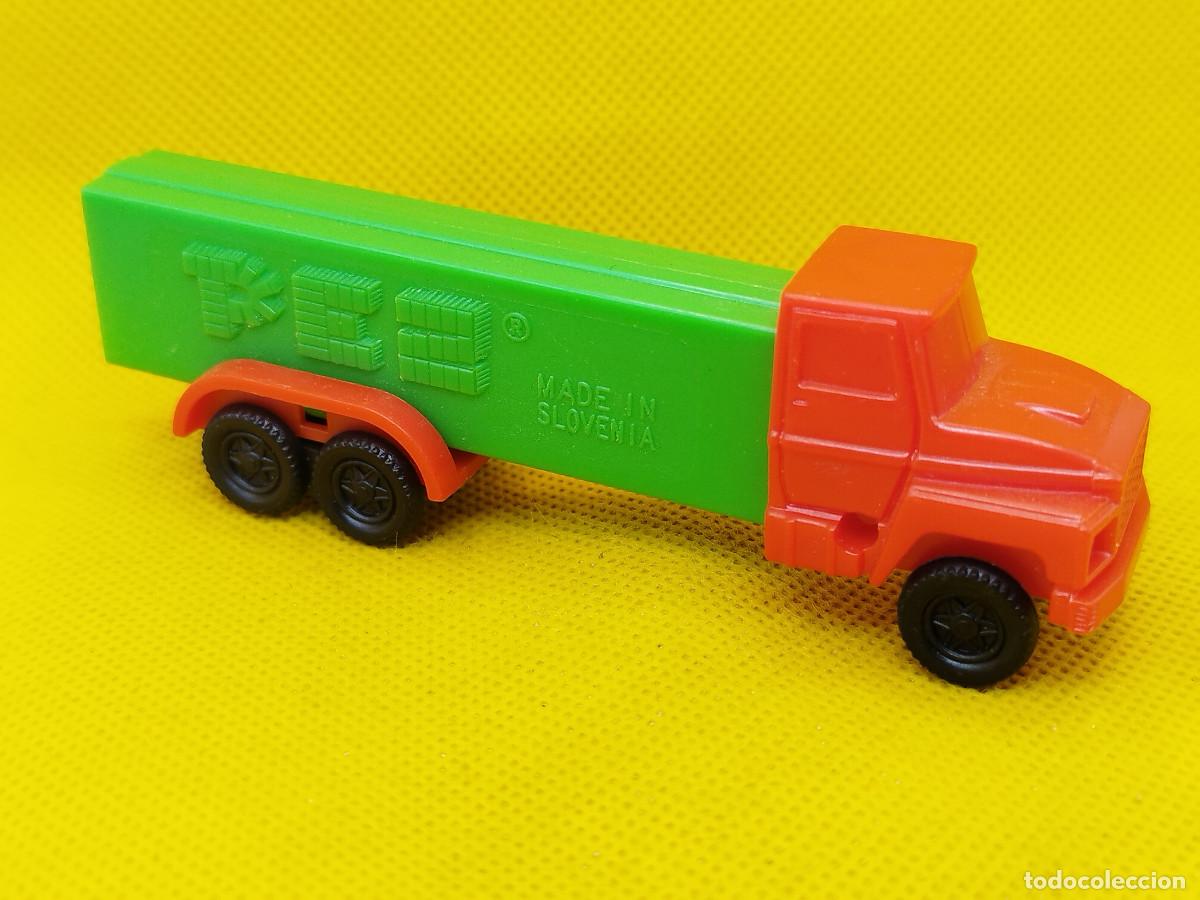 Juguetes antiguos y juegos de colecci&oacute;n: Camioneta serie D de pez con cabina roja