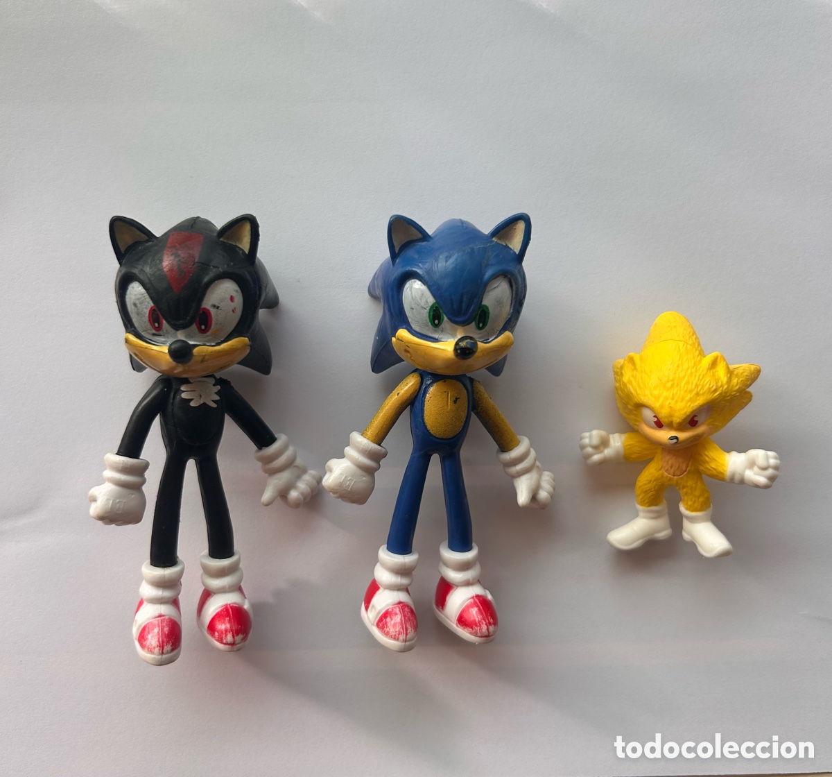 Juguetes antiguos y juegos de colecci&oacute;n: tres figuras de pl&aacute;stico de Sonic the Hedgehog, Shadow