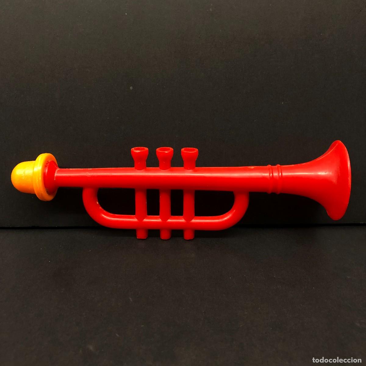 Juguetes antiguos y juegos de colecci&oacute;n: TROMPETA DE JUGUETE - DE PL&Aacute;STICO - INSTRUMENTO MUSICAL INFANTIL - 16,5 X 4 CM / 85