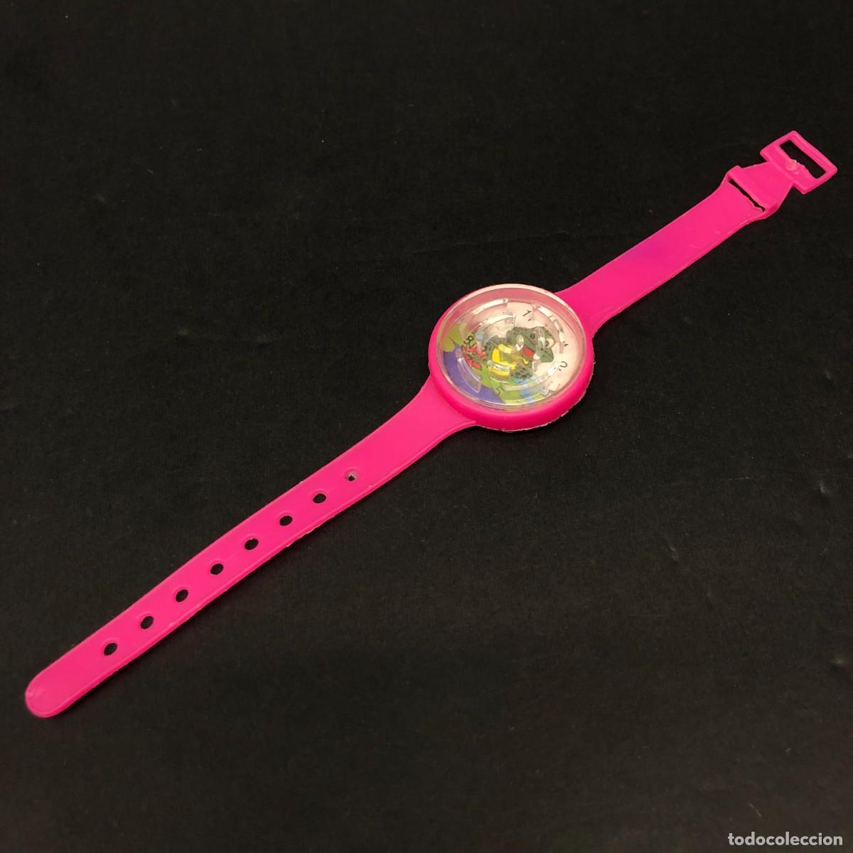 Juguetes antiguos y juegos de colecci&oacute;n: RELOJ DE JUGUETE DE PL&Aacute;STICO - RANA - LABERINTO - 16,5 X 2,5 CM / 104