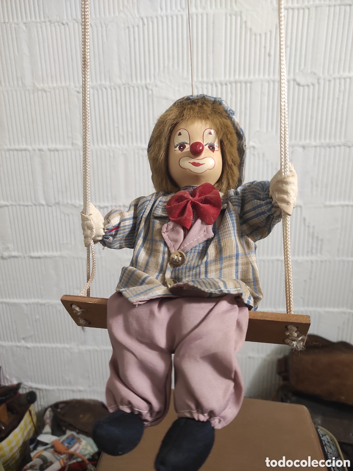 Juguetes antiguos y juegos de colecci&oacute;n: Payaso de porcelana en columpio