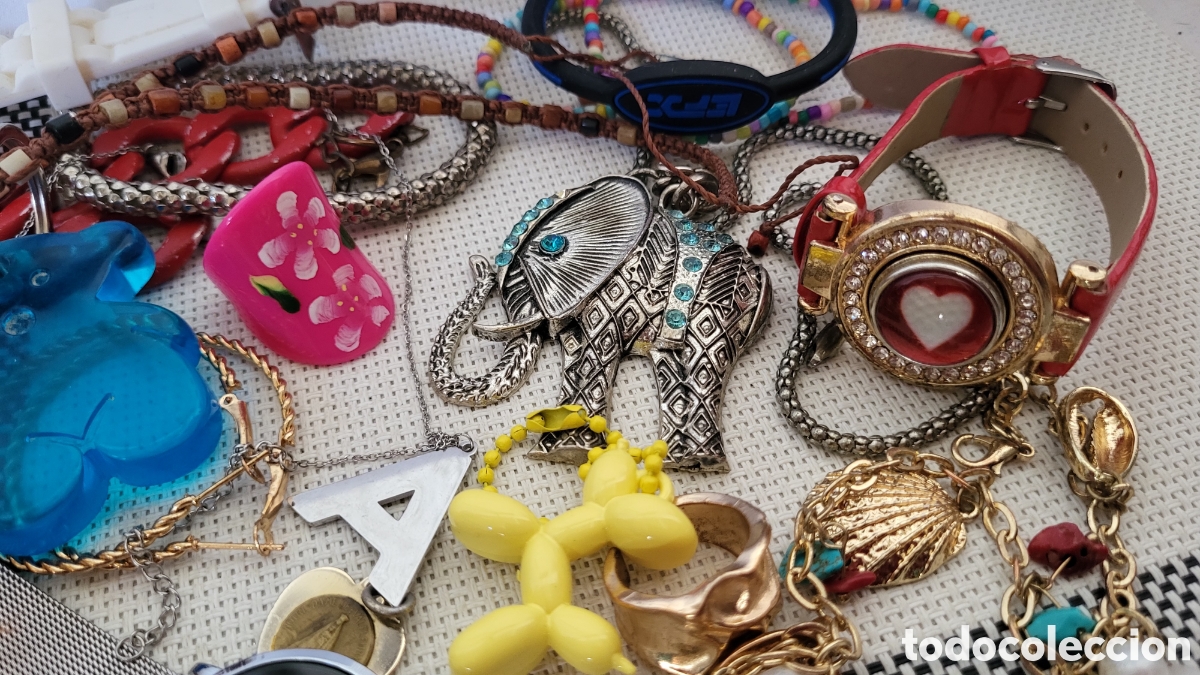 Juguetes antiguos y juegos de colecci&oacute;n: Lote varias bisuter&iacute;as L9