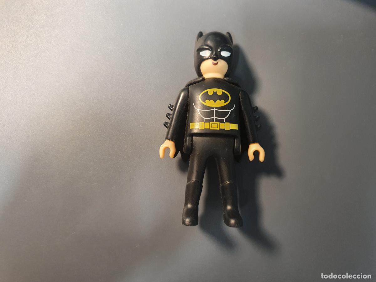 Juguetes antiguos y juegos de colecci&oacute;n: FIGURA PLAYMOBIL HUEVO MAXI KINDER SORPRESA GRANDE GIGANTE - BATMAN 10CM APROX
