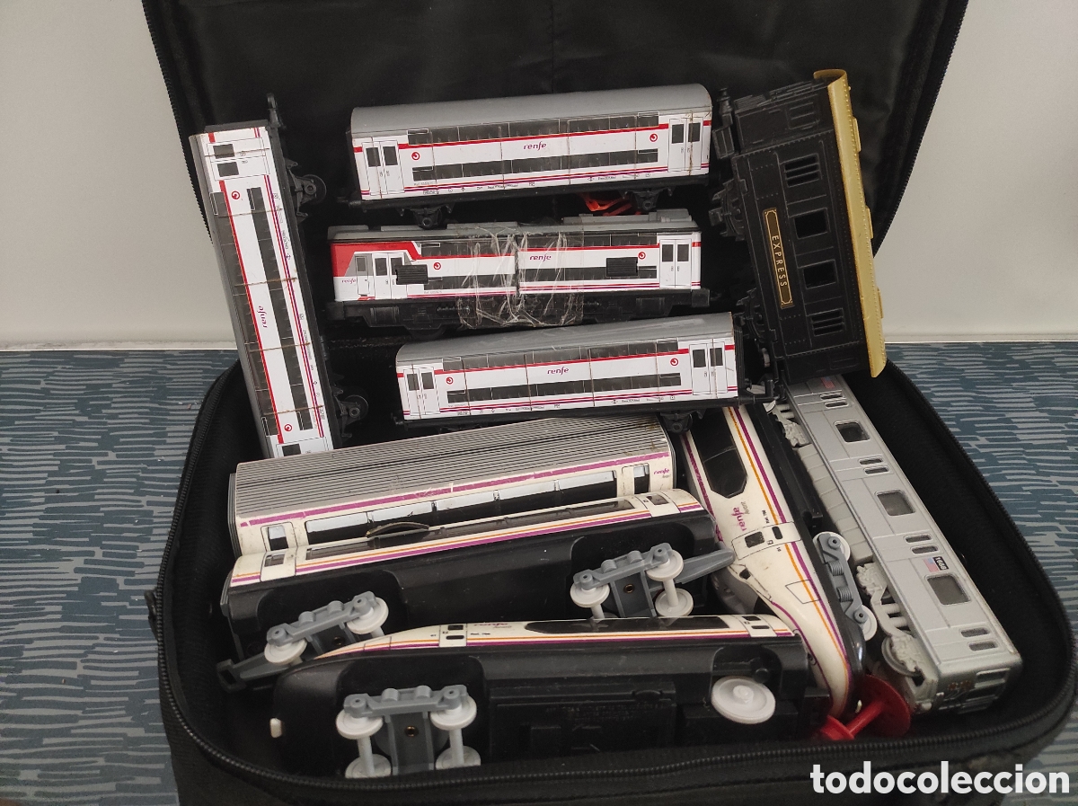 Juguetes antiguos y juegos de colecci&oacute;n: Lote de vagones y trenes RENFE + 1 USA + Express