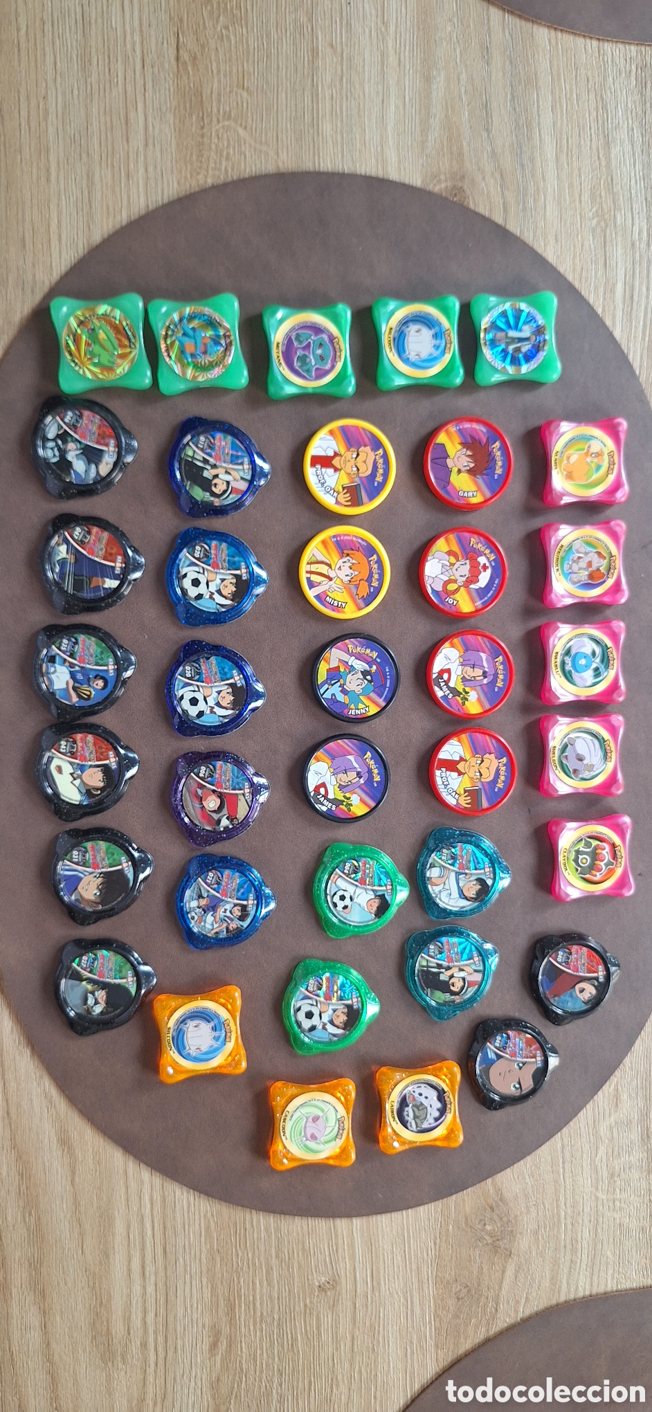 Juguetes antiguos y juegos de colecci&oacute;n: lote de tazos Pokemon/Oliver y Benji
