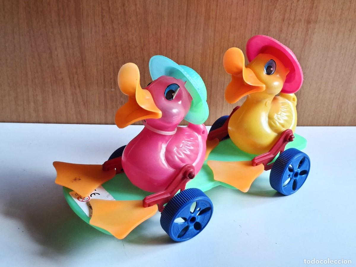 Juguetes antiguos y juegos de colecci&oacute;n: JUGUETE DE ARRASTRE CON RUEDAS - PATO CON ALETAS
