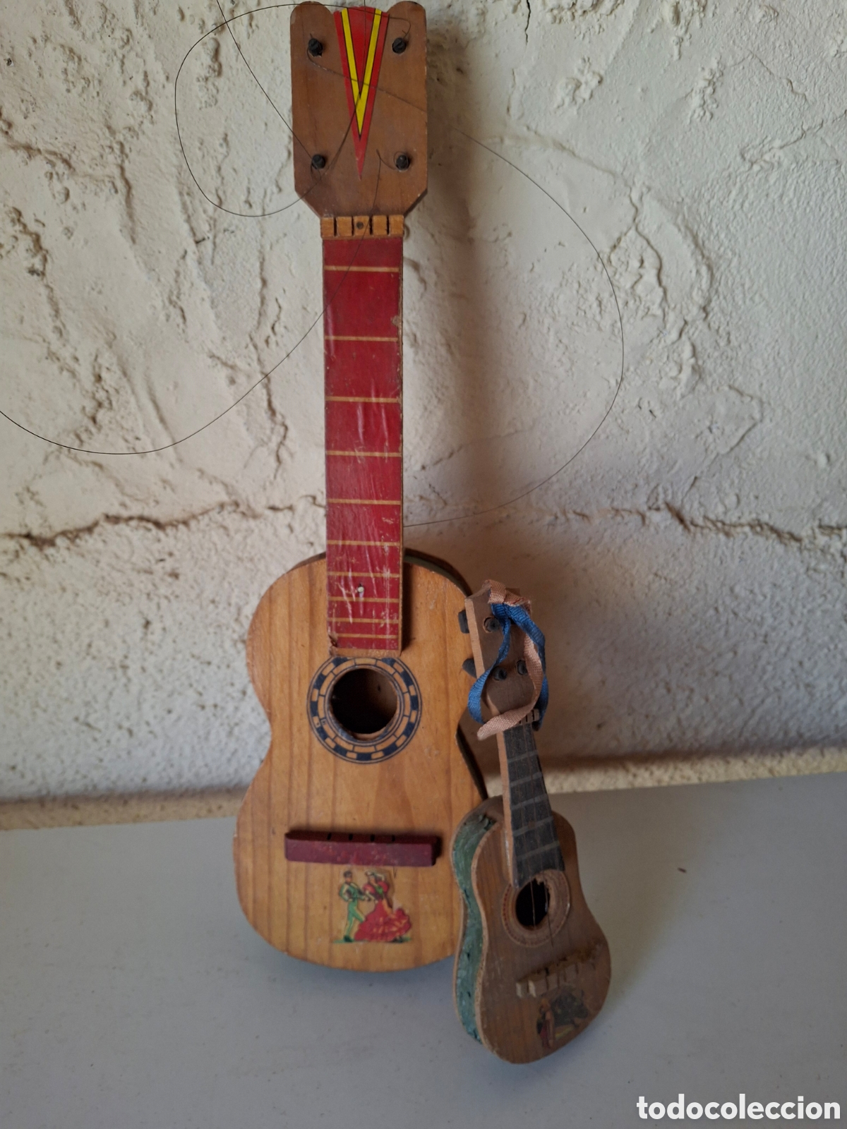 Brinquedos antigos e Jogos de cole&ccedil;&atilde;o: DOS GUITARRAS DE JUGUETE