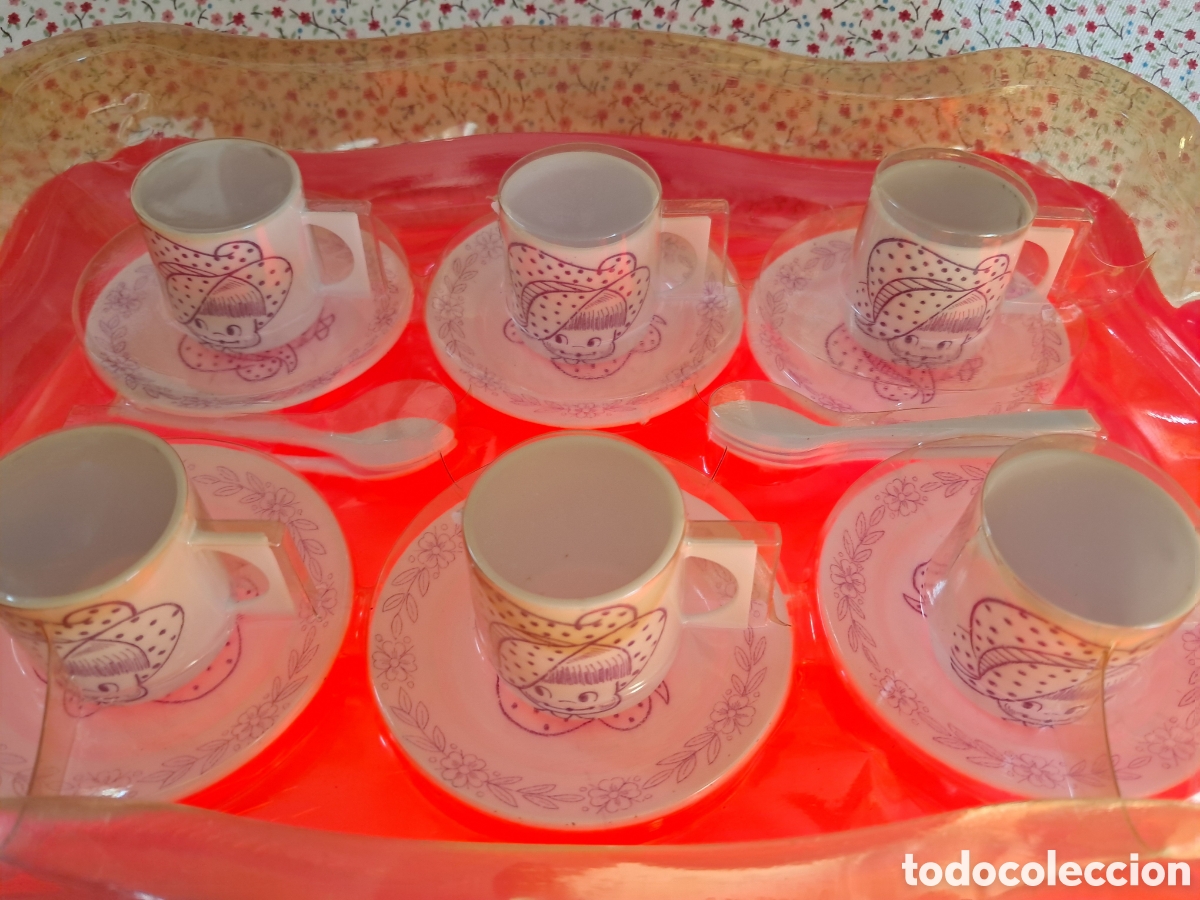 Antique Toys and Collectible Games: Bandeja con 6 tacitas de cafe, platitos y cucharitas decoradas con mu&ntilde;equita a&ntilde;os 70