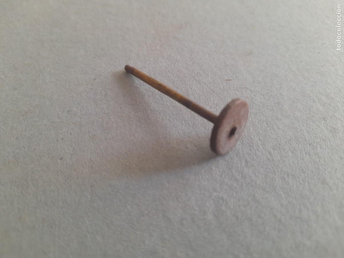 Juguetes antiguos y juegos de colecci&oacute;n: parte de juguete, o parecido, rueda con eje, laton , 1,3x3,5cm aprox