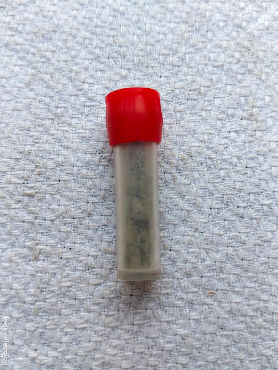 Juguetes antiguos y juegos de colecci&oacute;n: Frasco diminuto bote botecito miniatura de pl&aacute;stico transparente con tap&oacute;n rojo mini micro