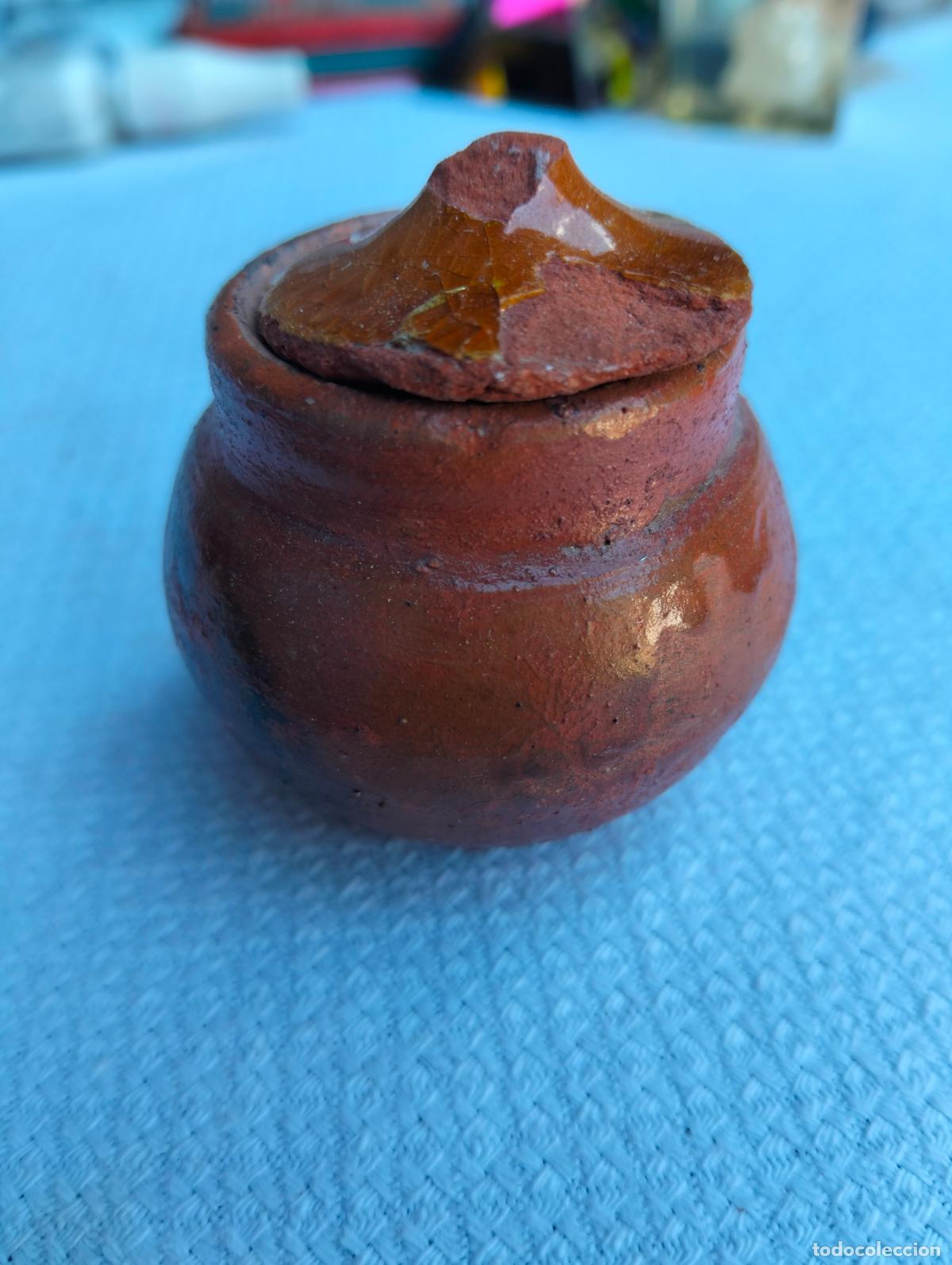 Juguetes antiguos y juegos de colecci&oacute;n: Olla ollita mini miniatura antigua de cer&aacute;mica tapa rota juguete peque&ntilde;o decorativo