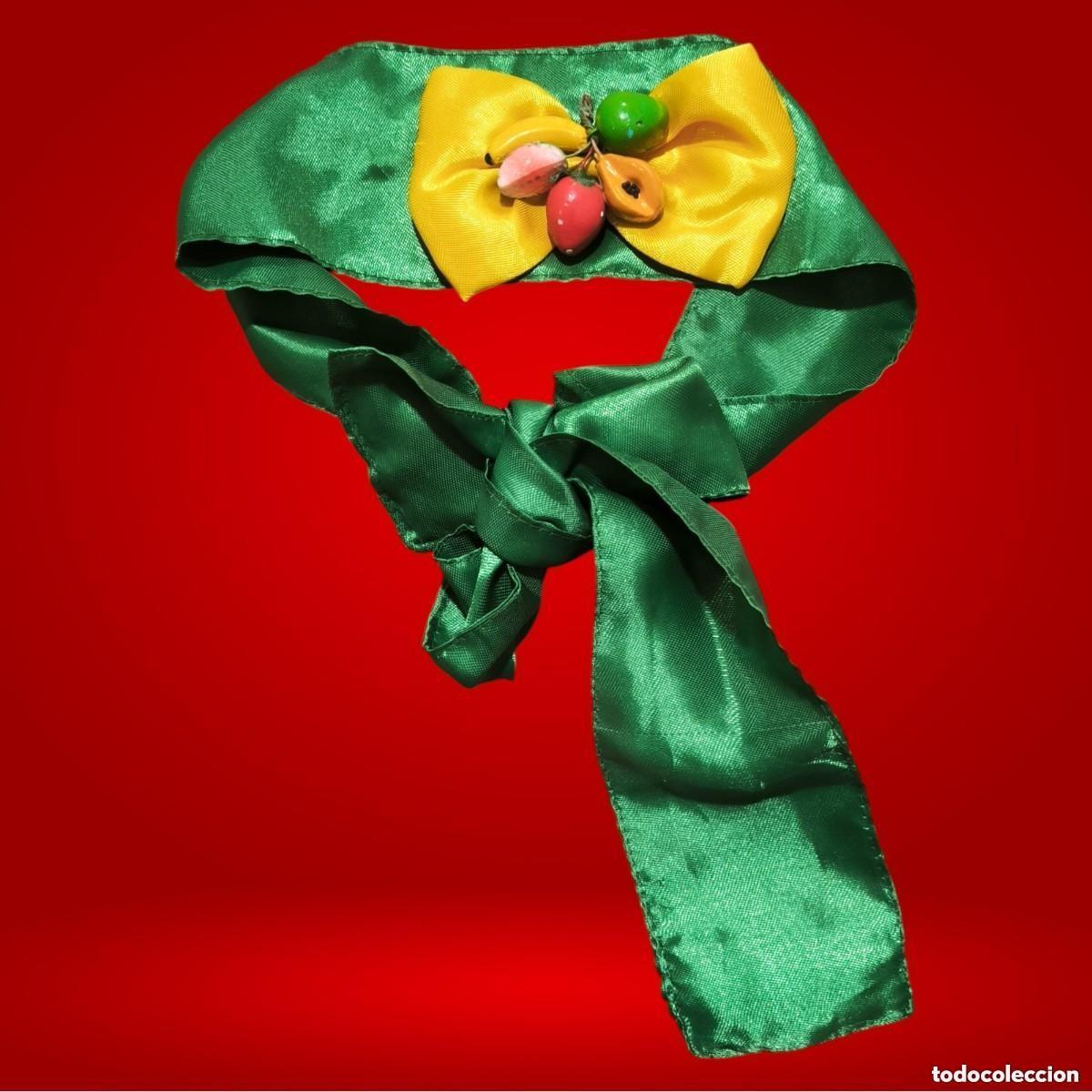 Jouets Anciens et Jeux de collection: Lazo De Carnaval Para Disfraz &ndash; Verde Con Detalle Decorativo Frutal
