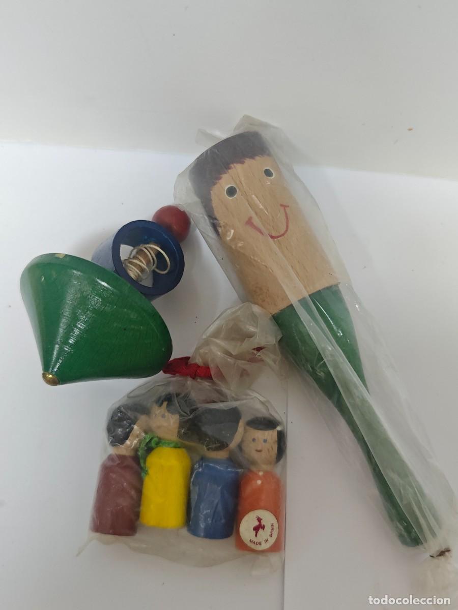 Juguetes antiguos y juegos de colecci&oacute;n: LOTE ANTIGUOS JUGUETES DE MADERA DE LOS A&Ntilde;OS 60 SONAJERO PEONZA Y MU&Ntilde;ECOS