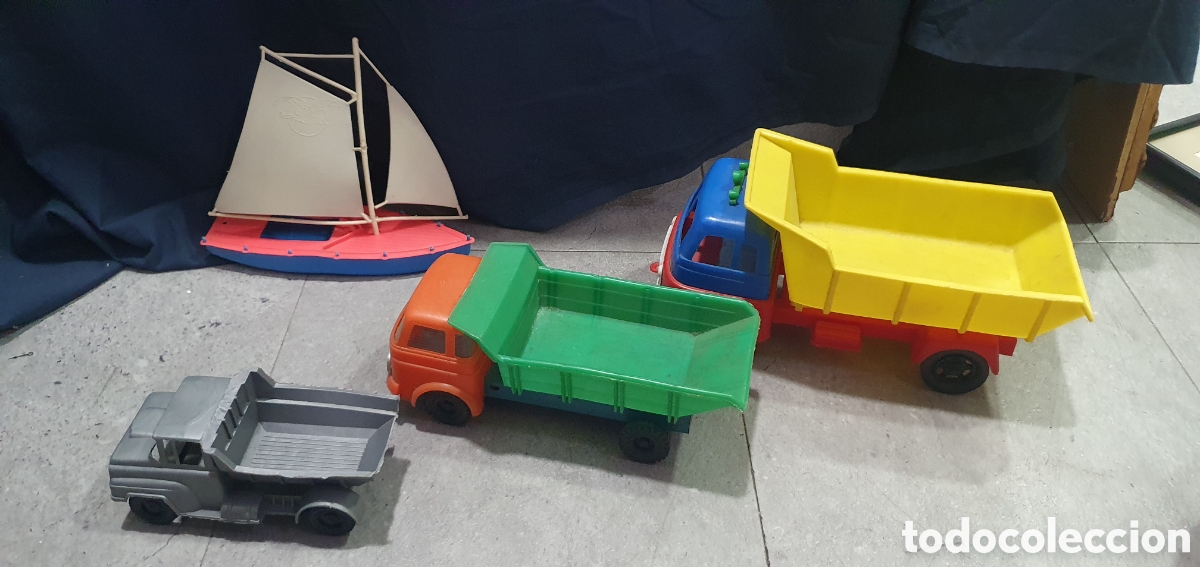 Jouets Anciens et Jeux de collection: Lote de camiones y velero pl&aacute;stico a&ntilde;os 80. (L120)