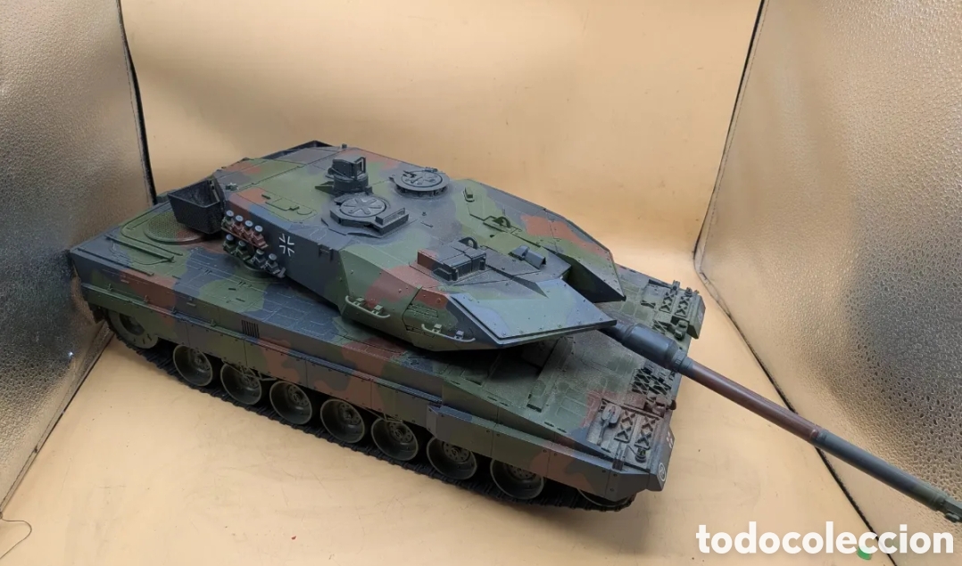 Juguetes antiguos y juegos de colecci&oacute;n: TANQUE LEOPARD 2A6 HOBBIT ENGINE 1:16 - Foto 10