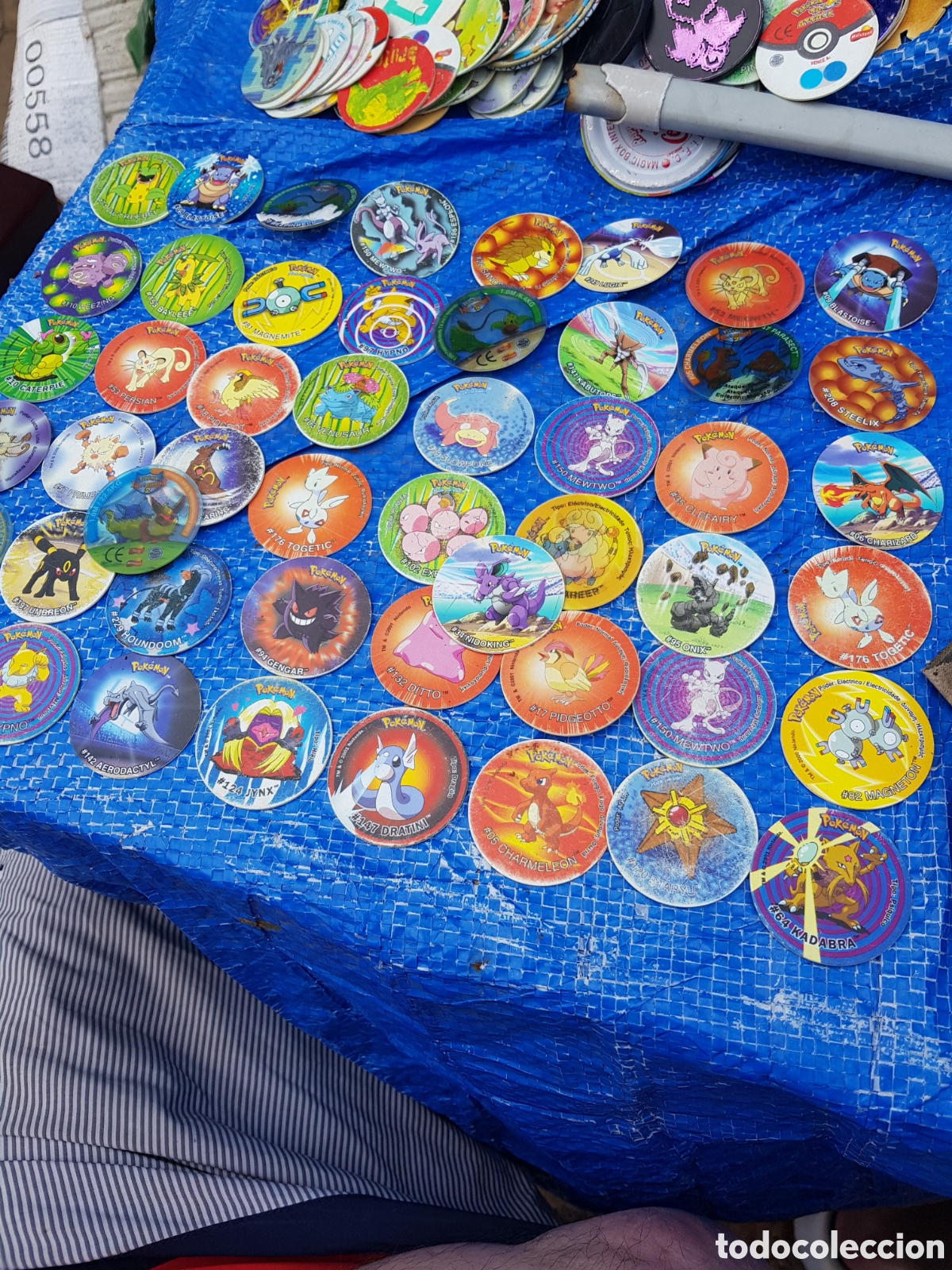 Juguetes antiguos y juegos de colecci&oacute;n: LOTE DE 50 TAZOS ANTIGUOS DE POKEMON