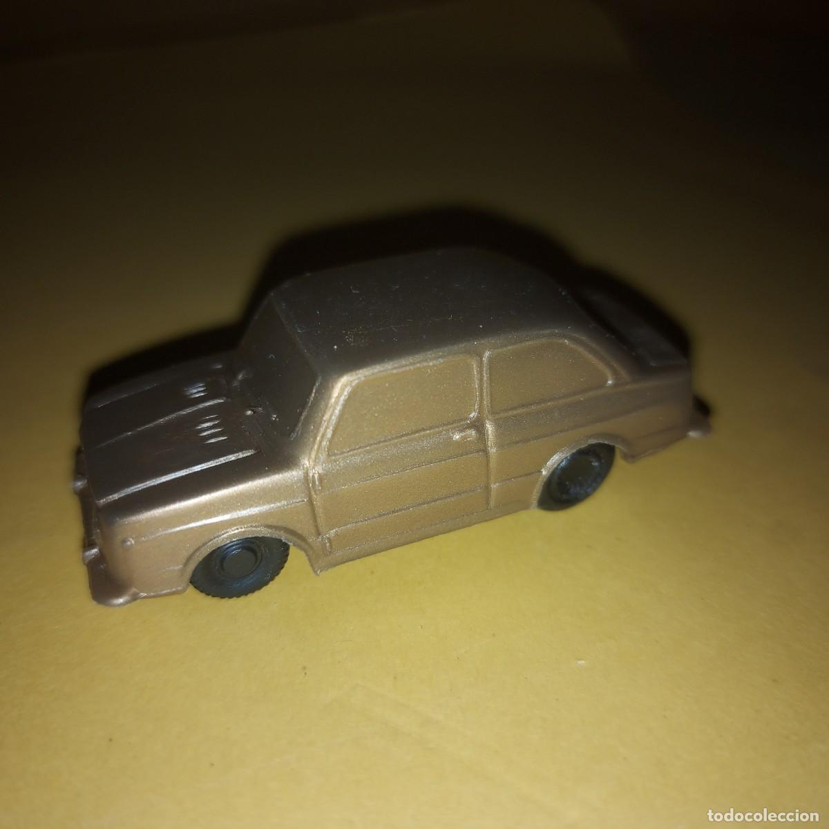 Juguetes antiguos y juegos de colecci&oacute;n: Coche pl&aacute;stico Seat 850 obsequio detergente ESE ,a&ntilde;os 60-70