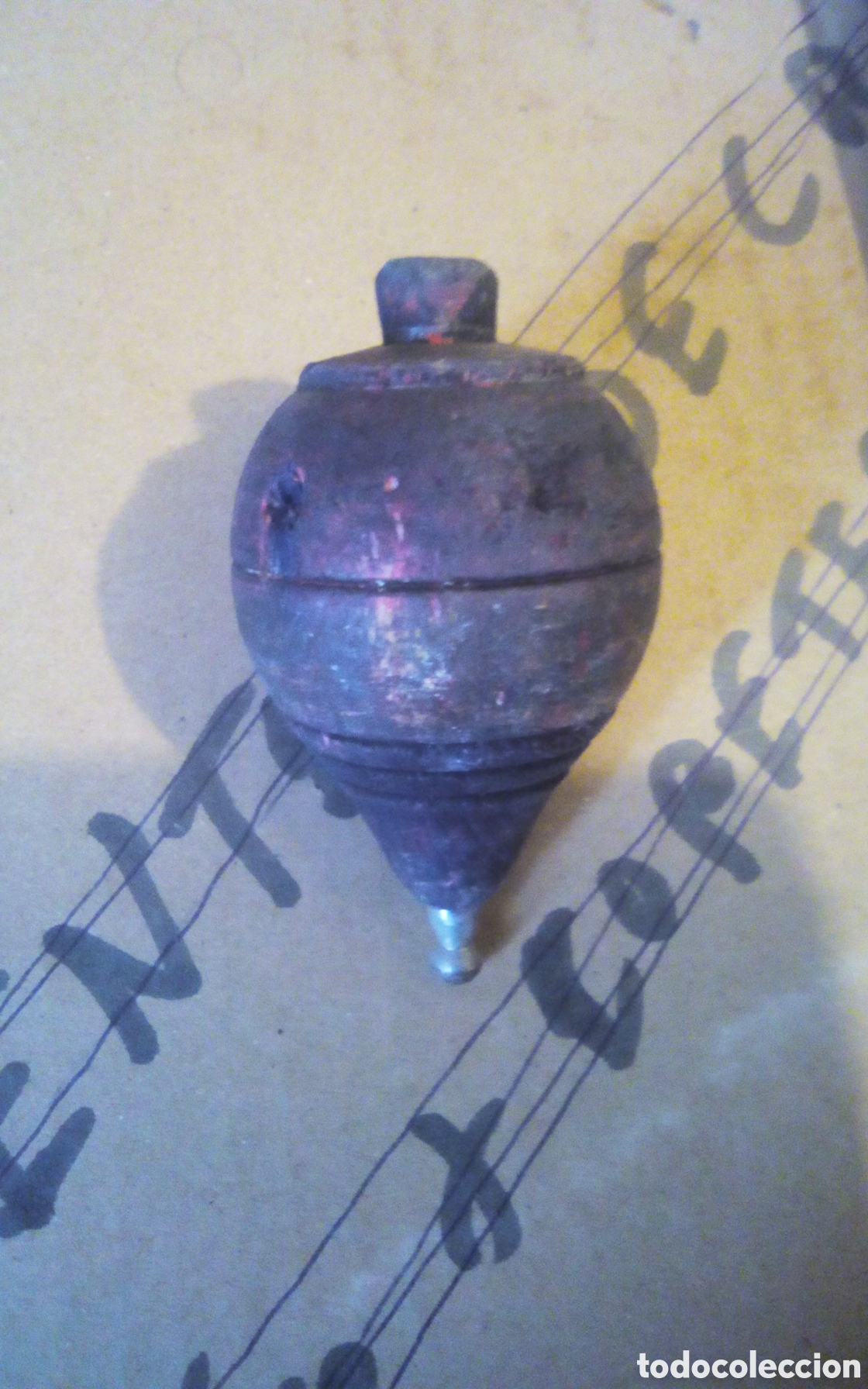 Juguetes antiguos y juegos de colecci&oacute;n: Antiguo chompo, trompo, peonza de madera. Con coronilla, repintado.