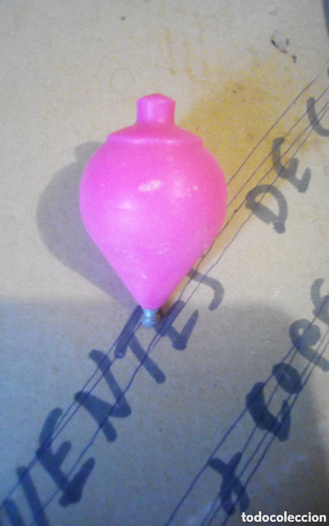 Juguetes antiguos y juegos de colecci&oacute;n: Chompo, trompo, peonza de pl&aacute;stico. Con coronilla, color rosa.